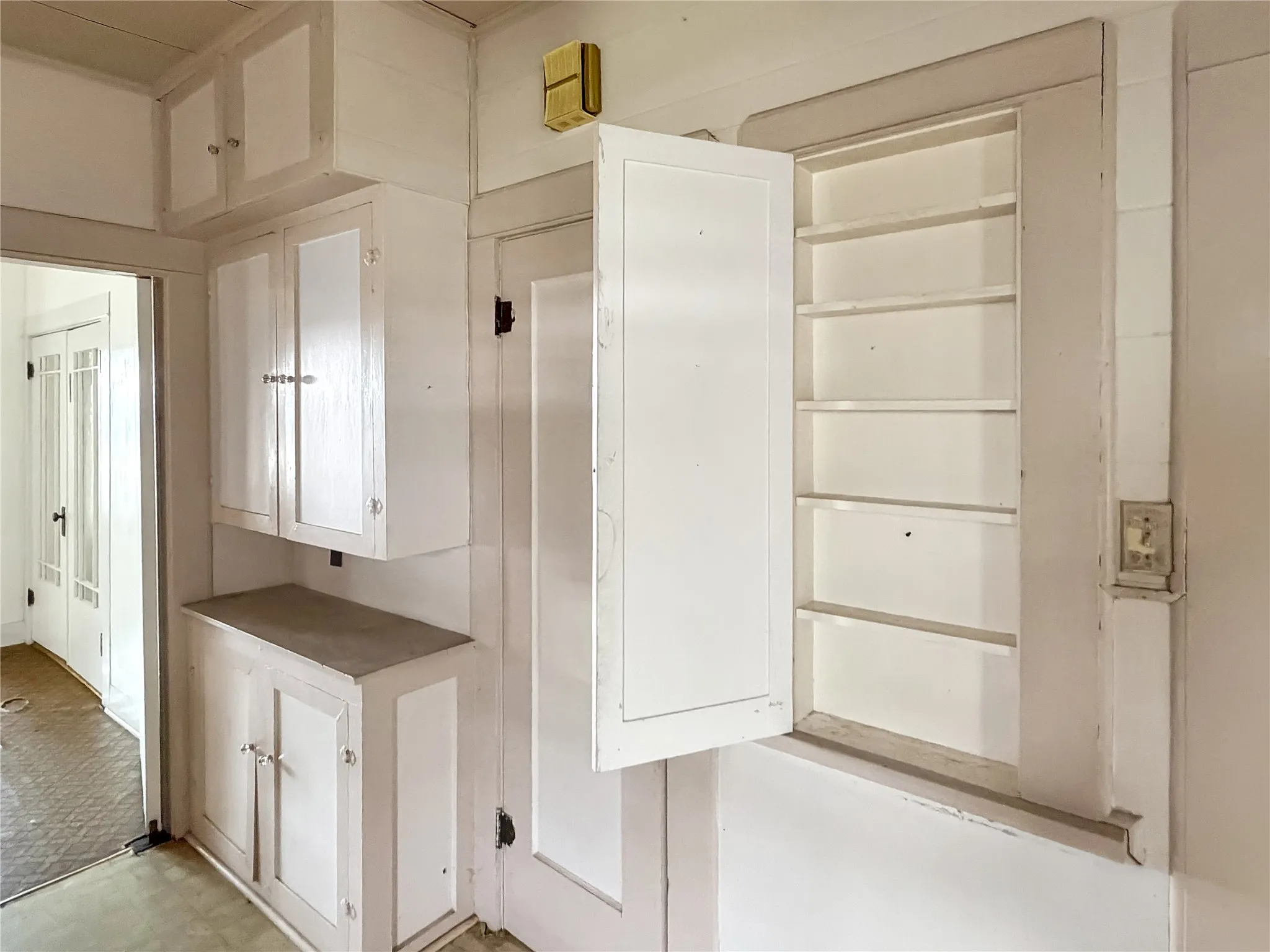 Single Family Residence For Sale in Eastland County , 1012 W 12th Street, Cisco, Texas 76437, 2 Bedroom, 1 Bathroom, 1 Garage spaces, 1,380 Sqft, built in 1920, mls#21351919, Real Estate Agent in Cisco, Homes For Sale in Eastland county, Homes For Sale in Cisco, Realtor in Cisco Texas, Real Estate Brokerage Independent Realty Texas, Luminita Cordes Realtor
