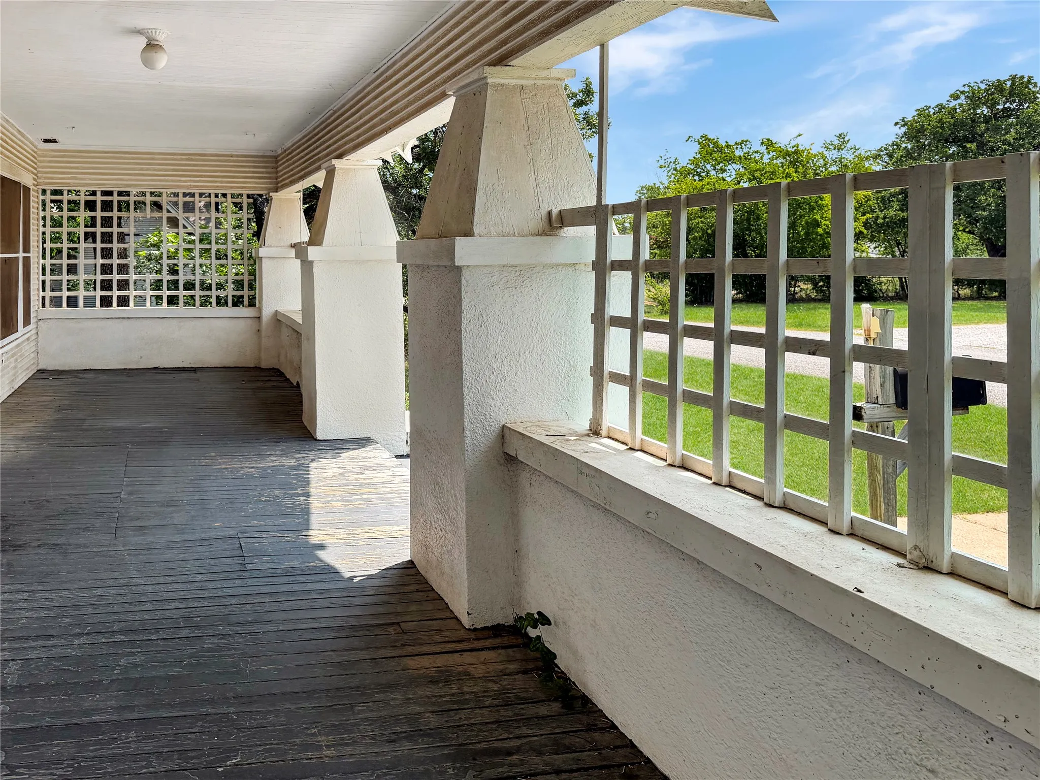 Single Family Residence For Sale in Eastland County , 1012 W 12th Street, Cisco, Texas 76437, 2 Bedroom, 1 Bathroom, 1 Garage spaces, 1,380 Sqft, built in 1920, mls#21351919, Real Estate Agent in Cisco, Homes For Sale in Eastland county, Homes For Sale in Cisco, Realtor in Cisco Texas, Real Estate Brokerage Independent Realty Texas, Luminita Cordes Realtor