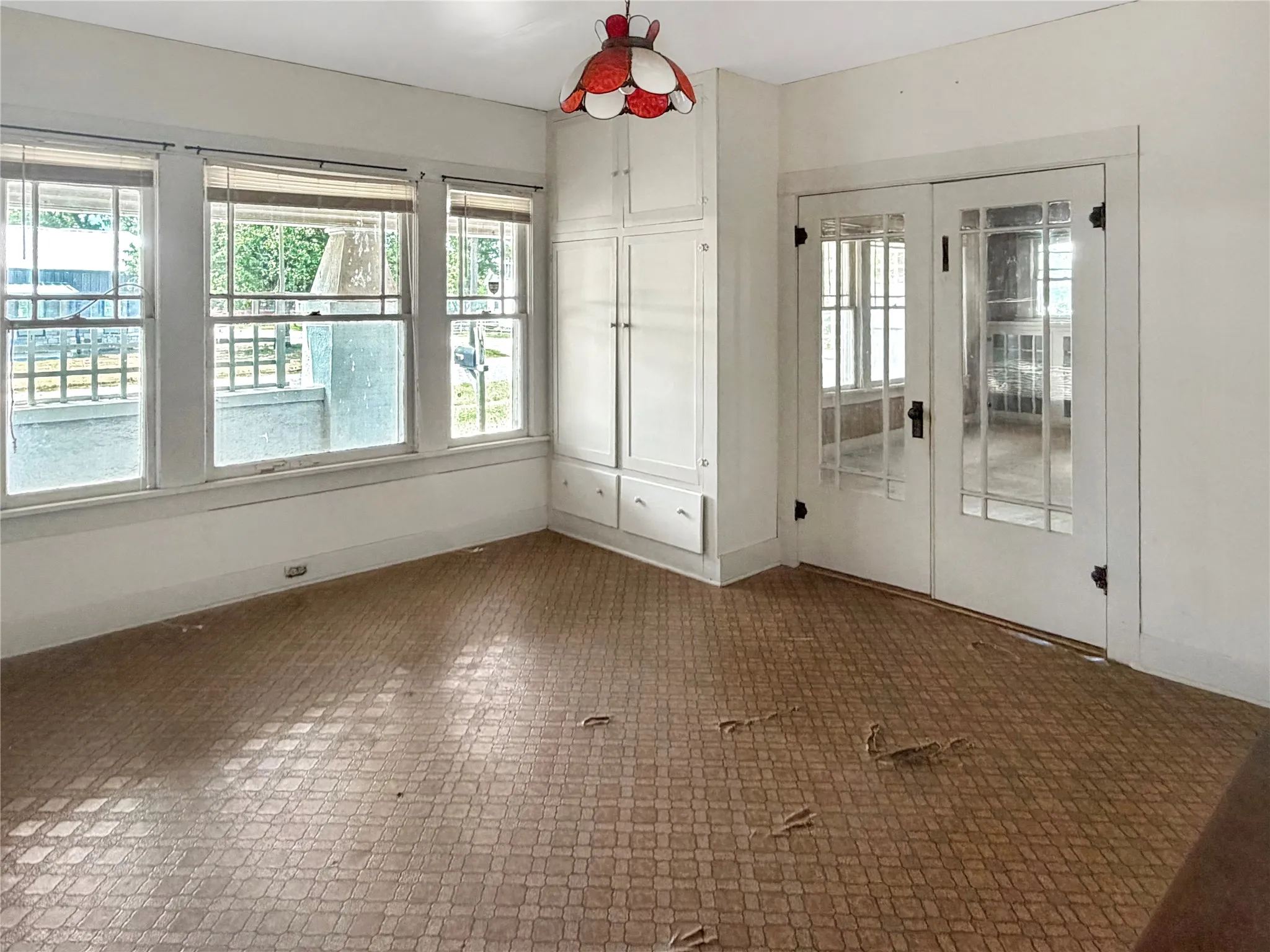 Single Family Residence For Sale in Eastland County , 1012 W 12th Street, Cisco, Texas 76437, 2 Bedroom, 1 Bathroom, 1 Garage spaces, 1,380 Sqft, built in 1920, mls#21351919, Real Estate Agent in Cisco, Homes For Sale in Eastland county, Homes For Sale in Cisco, Realtor in Cisco Texas, Real Estate Brokerage Independent Realty Texas, Luminita Cordes Realtor