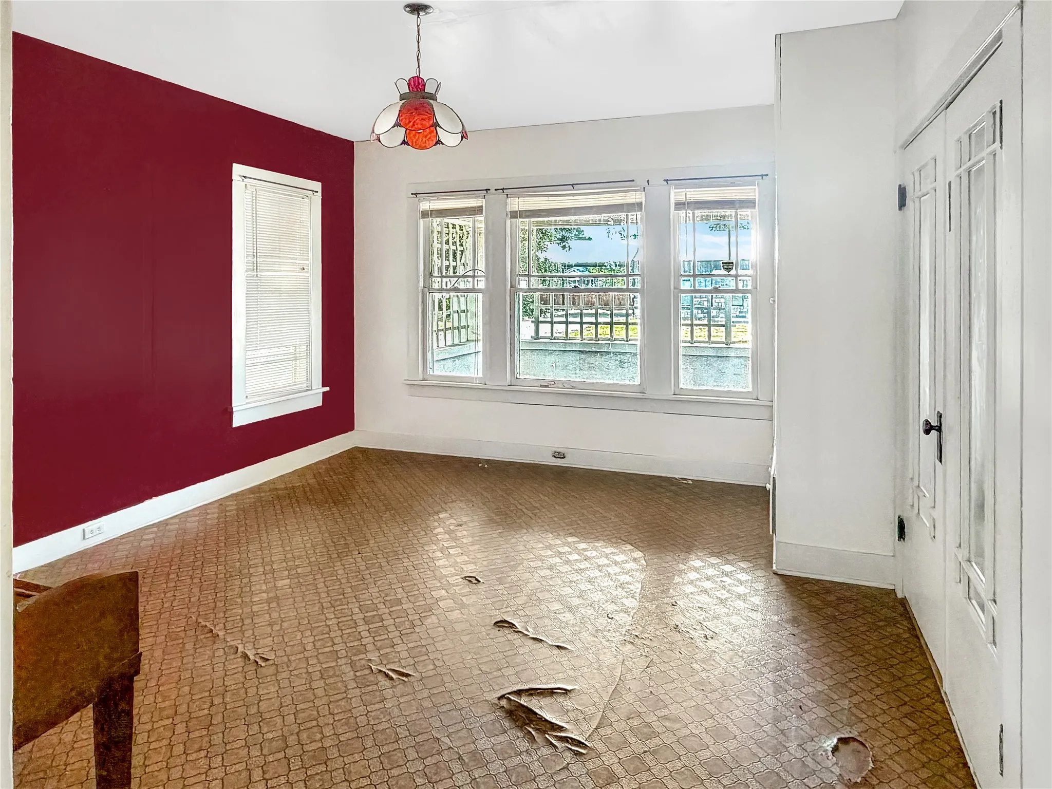 Single Family Residence For Sale in Eastland County , 1012 W 12th Street, Cisco, Texas 76437, 2 Bedroom, 1 Bathroom, 1 Garage spaces, 1,380 Sqft, built in 1920, mls#21351919, Real Estate Agent in Cisco, Homes For Sale in Eastland county, Homes For Sale in Cisco, Realtor in Cisco Texas, Real Estate Brokerage Independent Realty Texas, Luminita Cordes Realtor