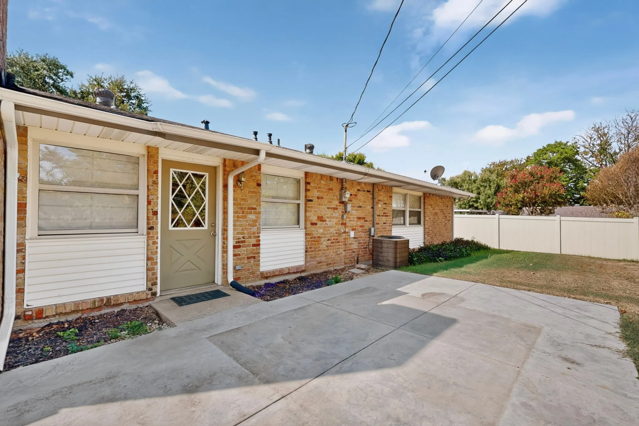Single Family Residence For Rent in Dallas County , 3723 Truesdell Place, Dallas, Texas 75244, 4 Bedroom, 2 Bathroom, 2 Garage spaces, 2,265 Sqft, built in 1965, mls#21350883, Real Estate Agent in Dallas, Homes For Rent in Dallas county, Homes For Rent in Dallas, Realtor in Dallas Texas, Real Estate Brokerage Independent Realty Texas, Luminita Cordes Realtor
