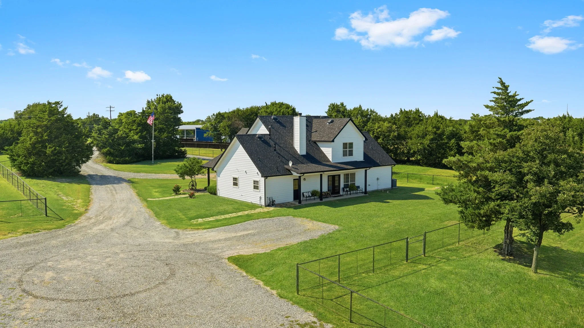 Viewed from the workshop, the expansive fenced backyard and covered back porch invite you to imagine your own outdoor retreat, with plenty of room for a pool, an outdoor kitchen, gardens, and the spaces you’ve always dreamed of enjoying.