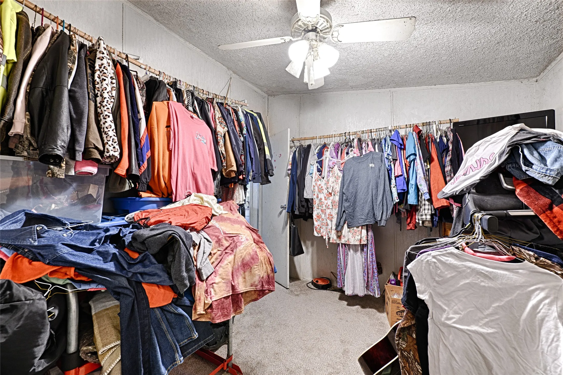 Mobile Home For Sale in Ellis County , 138 Tanners Farm Road, Ferris, Texas 75125, 4 Bedroom, 2 Bathroom, Garage spaces, 2,128 Sqft, built in 1999, mls#21351890, Real Estate Agent in Ferris, Homes For Sale in Ellis county, Homes For Sale in Ferris, Realtor in Ferris Texas, Real Estate Brokerage Independent Realty Texas, Luminita Cordes Realtor