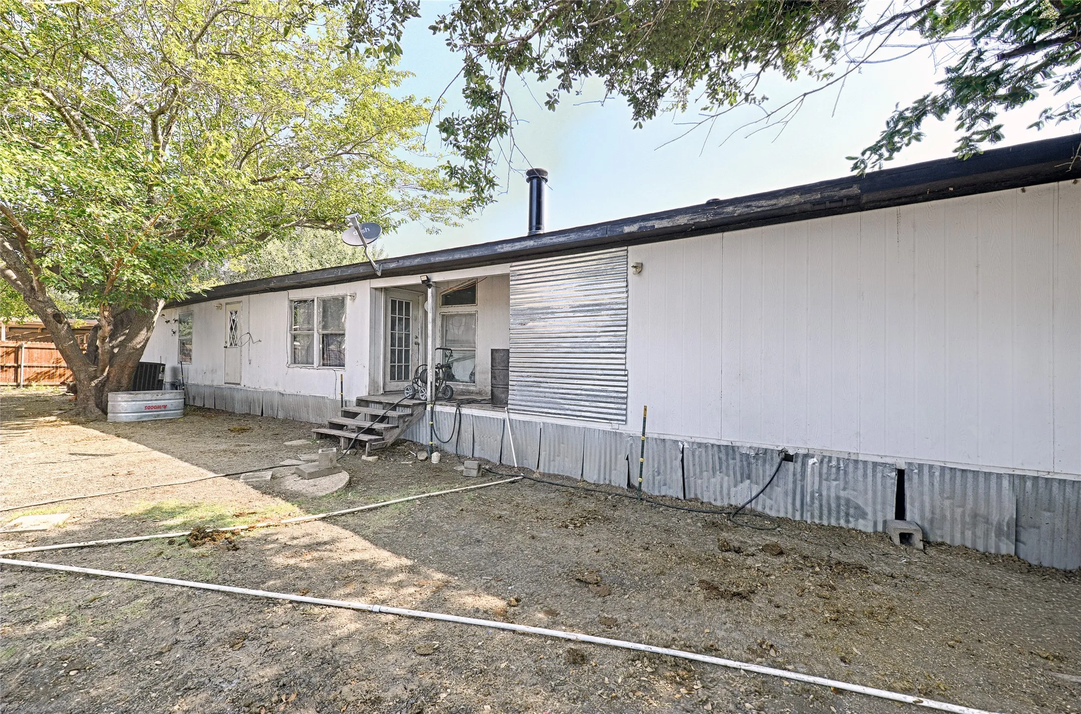 Mobile Home For Sale in Ellis County , 138 Tanners Farm Road, Ferris, Texas 75125, 4 Bedroom, 2 Bathroom, Garage spaces, 2,128 Sqft, built in 1999, mls#21351890, Real Estate Agent in Ferris, Homes For Sale in Ellis county, Homes For Sale in Ferris, Realtor in Ferris Texas, Real Estate Brokerage Independent Realty Texas, Luminita Cordes Realtor