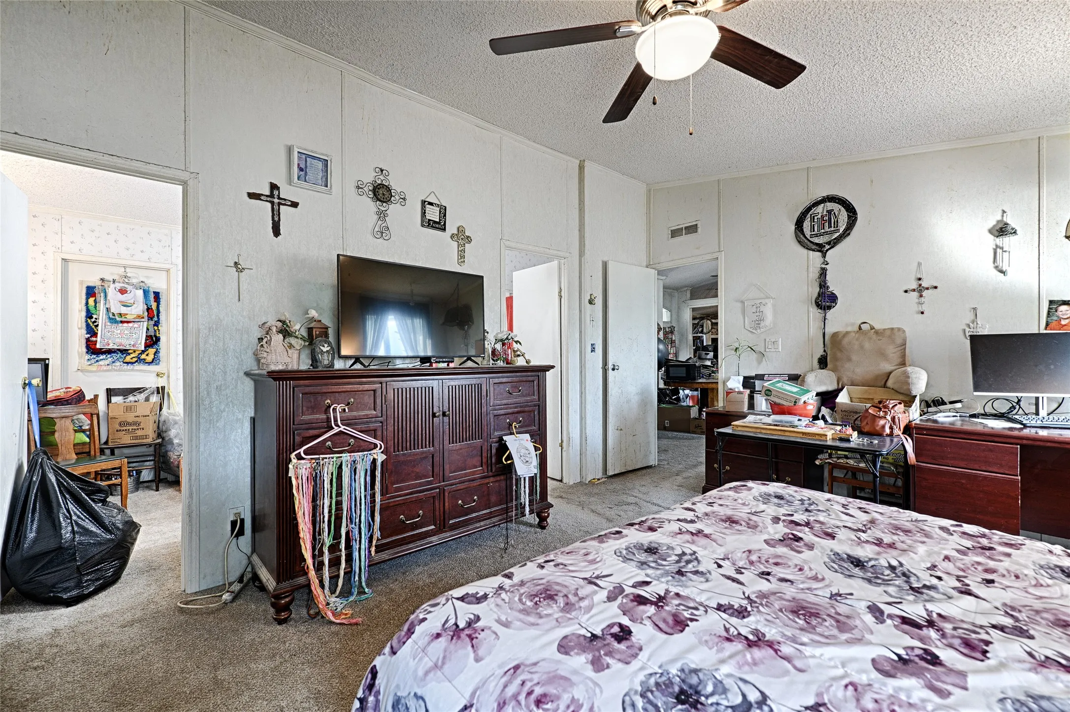 Mobile Home For Sale in Ellis County , 138 Tanners Farm Road, Ferris, Texas 75125, 4 Bedroom, 2 Bathroom, Garage spaces, 2,128 Sqft, built in 1999, mls#21351890, Real Estate Agent in Ferris, Homes For Sale in Ellis county, Homes For Sale in Ferris, Realtor in Ferris Texas, Real Estate Brokerage Independent Realty Texas, Luminita Cordes Realtor
