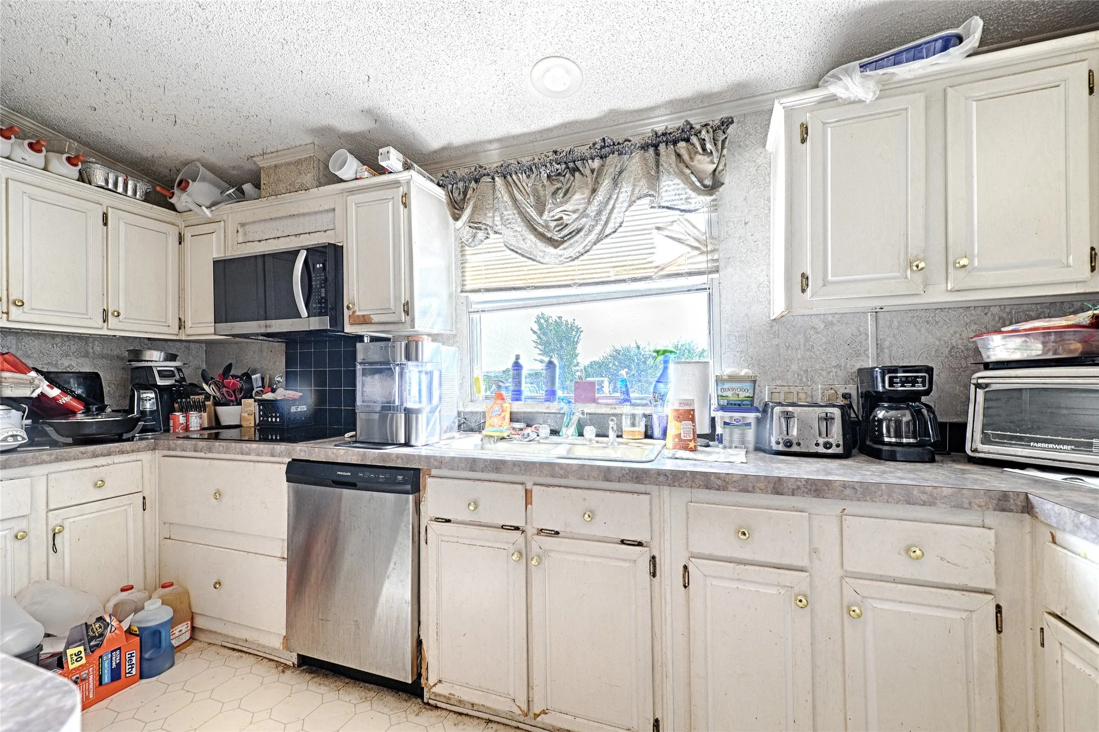 Mobile Home For Sale in Ellis County , 138 Tanners Farm Road, Ferris, Texas 75125, 4 Bedroom, 2 Bathroom, Garage spaces, 2,128 Sqft, built in 1999, mls#21351890, Real Estate Agent in Ferris, Homes For Sale in Ellis county, Homes For Sale in Ferris, Realtor in Ferris Texas, Real Estate Brokerage Independent Realty Texas, Luminita Cordes Realtor