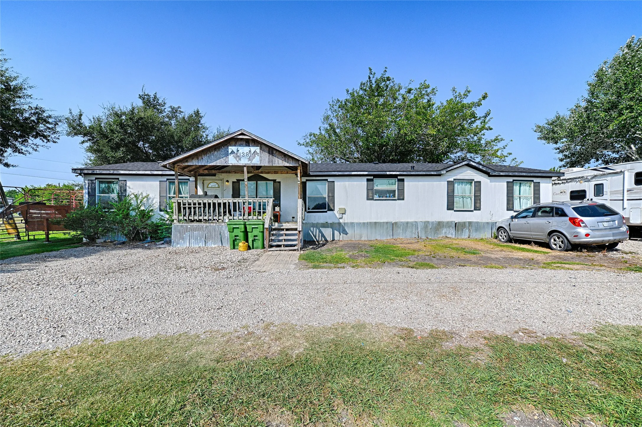 Mobile Home For Sale in Ellis County , 138 Tanners Farm Road, Ferris, Texas 75125, 4 Bedroom, 2 Bathroom, Garage spaces, 2,128 Sqft, built in 1999, mls#21351890, Real Estate Agent in Ferris, Homes For Sale in Ellis county, Homes For Sale in Ferris, Realtor in Ferris Texas, Real Estate Brokerage Independent Realty Texas, Luminita Cordes Realtor