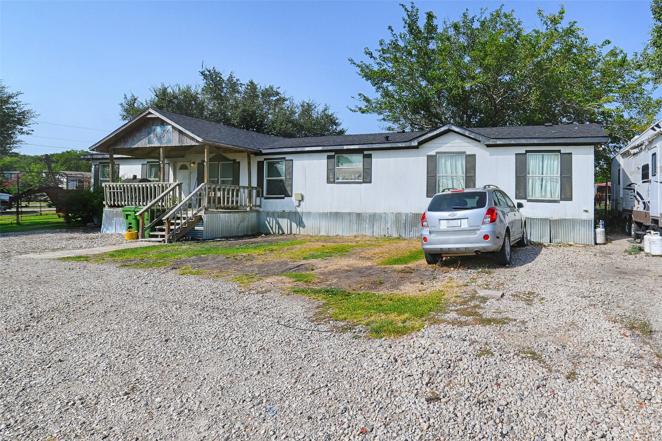 Mobile Home For Sale in Ellis County , 138 Tanners Farm Road, Ferris, Texas 75125, 4 Bedroom, 2 Bathroom, Garage spaces, 2,128 Sqft, built in 1999, mls#21351890, Real Estate Agent in Ferris, Homes For Sale in Ellis county, Homes For Sale in Ferris, Realtor in Ferris Texas, Real Estate Brokerage Independent Realty Texas, Luminita Cordes Realtor
