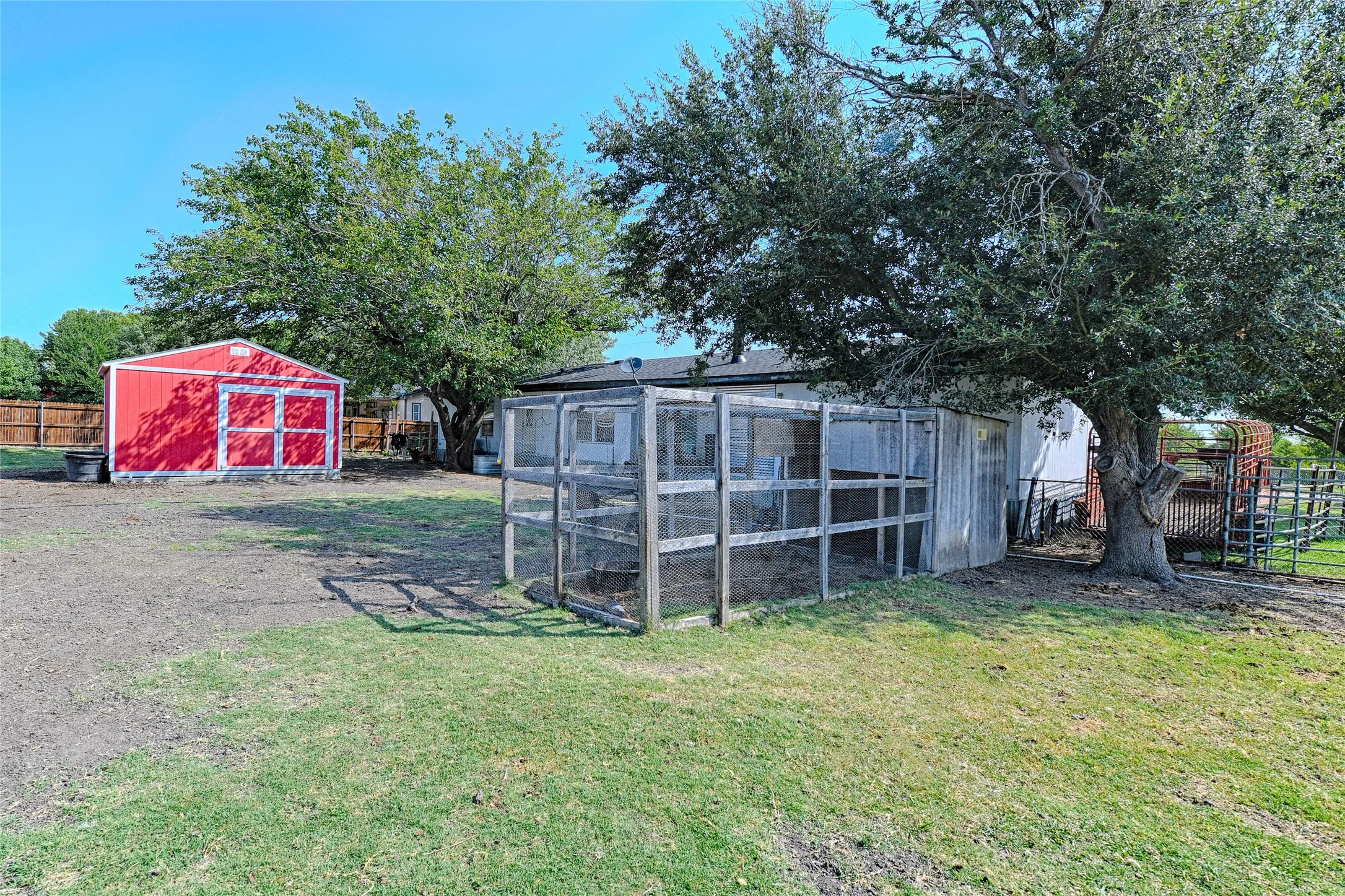 Mobile Home For Sale in Ellis County , 138 Tanners Farm Road, Ferris, Texas 75125, 4 Bedroom, 2 Bathroom, Garage spaces, 2,128 Sqft, built in 1999, mls#21351890, Real Estate Agent in Ferris, Homes For Sale in Ellis county, Homes For Sale in Ferris, Realtor in Ferris Texas, Real Estate Brokerage Independent Realty Texas, Luminita Cordes Realtor
