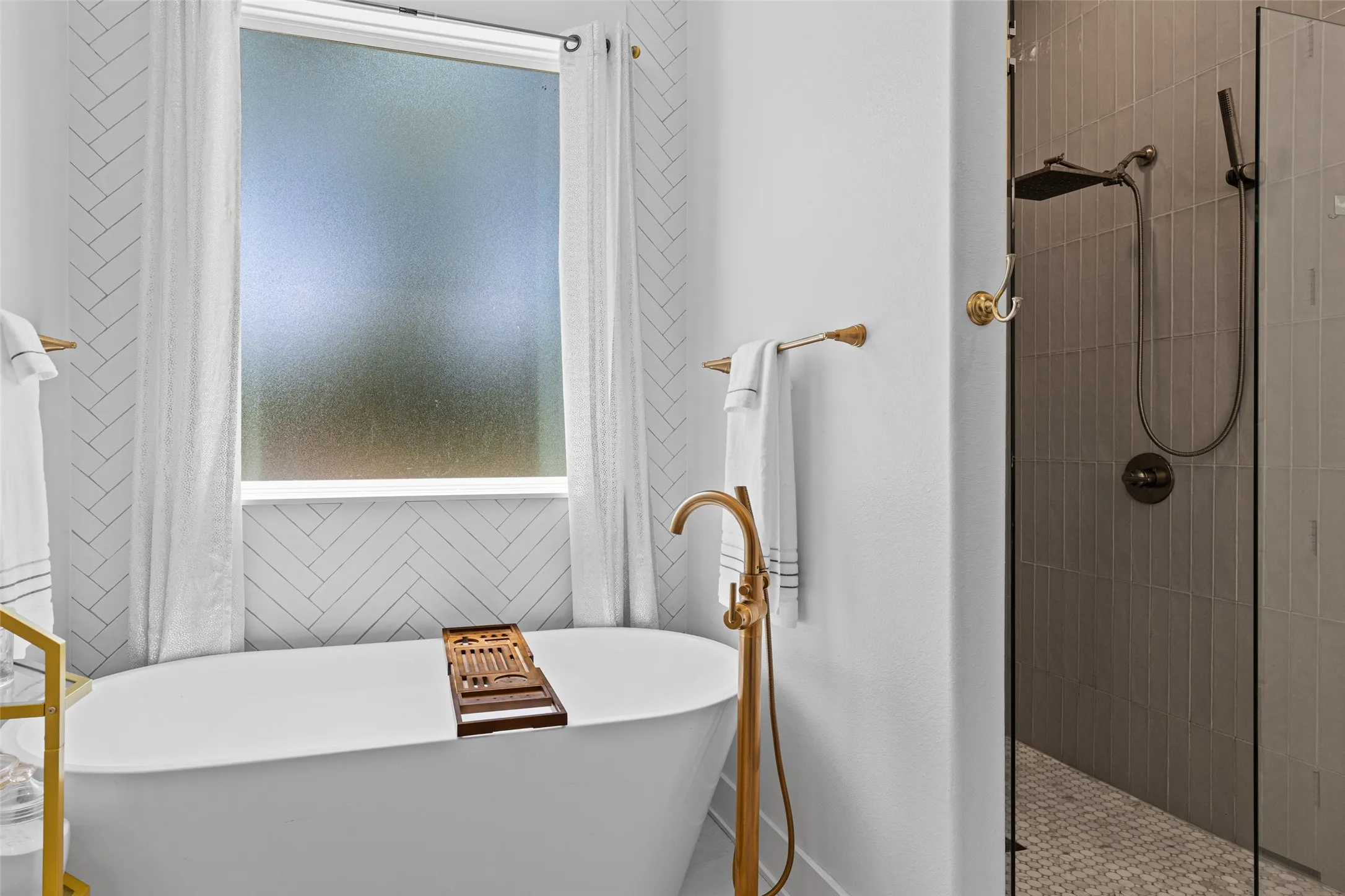 Single Family Residence For Sale in Smith County , 23842 FM 1995, Lindale, Texas 75771, 4 Bedroom, 4 Bathroom, 2 Garage spaces, 2,463 Sqft, built in 2024, mls#21351942, Real Estate Agent in Lindale, Homes For Sale in Smith county, Homes For Sale in Lindale, Realtor in Lindale Texas, Real Estate Brokerage Independent Realty Texas, Luminita Cordes Realtor