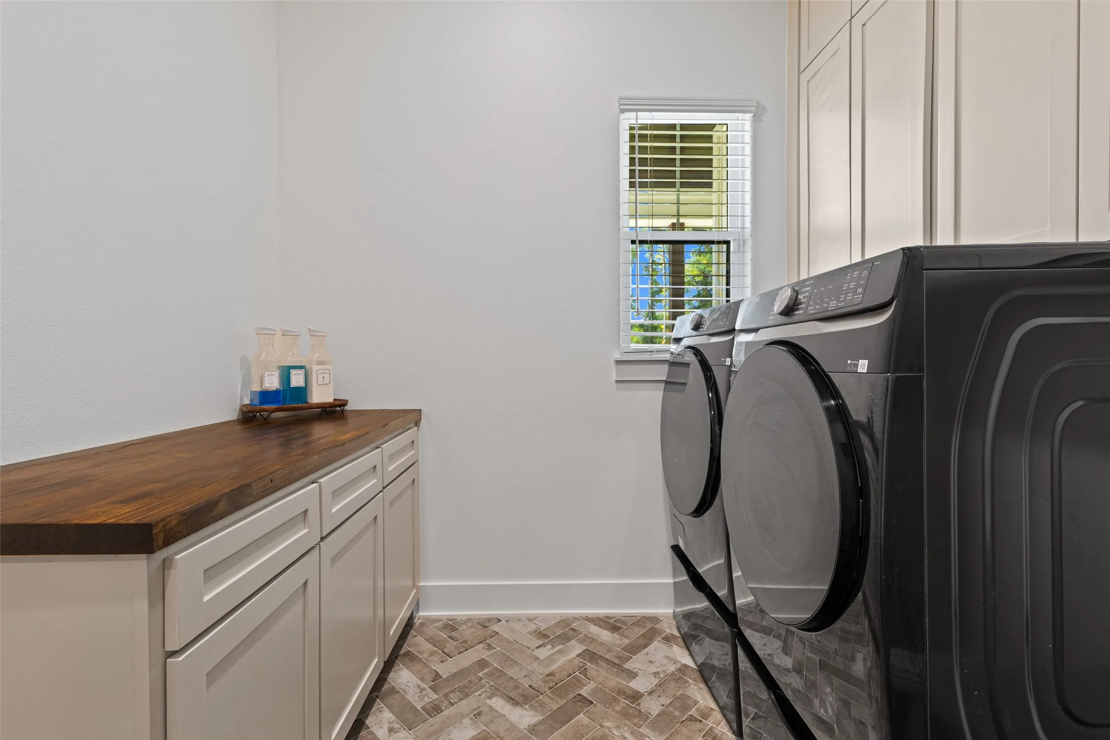 Single Family Residence For Sale in Smith County , 23842 FM 1995, Lindale, Texas 75771, 4 Bedroom, 4 Bathroom, 2 Garage spaces, 2,463 Sqft, built in 2024, mls#21351942, Real Estate Agent in Lindale, Homes For Sale in Smith county, Homes For Sale in Lindale, Realtor in Lindale Texas, Real Estate Brokerage Independent Realty Texas, Luminita Cordes Realtor