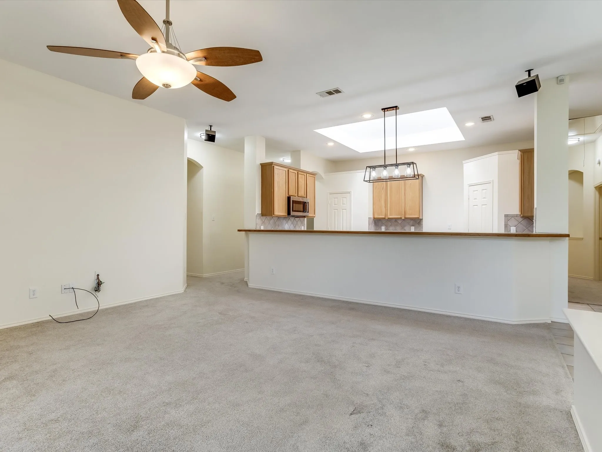 Single Family Residence For Sale in Tarrant County , 8304 Whippoorwill Drive, Fort Worth, Texas 76123, 4 Bedroom, 2 Bathroom, 2 Garage spaces, 2,348 Sqft, built in 2003, mls#21346602, Real Estate Agent in Fort Worth, Homes For Sale in Tarrant county, Homes For Sale in Fort Worth, Realtor in Fort Worth Texas, Real Estate Brokerage Independent Realty Texas, Luminita Cordes Realtor