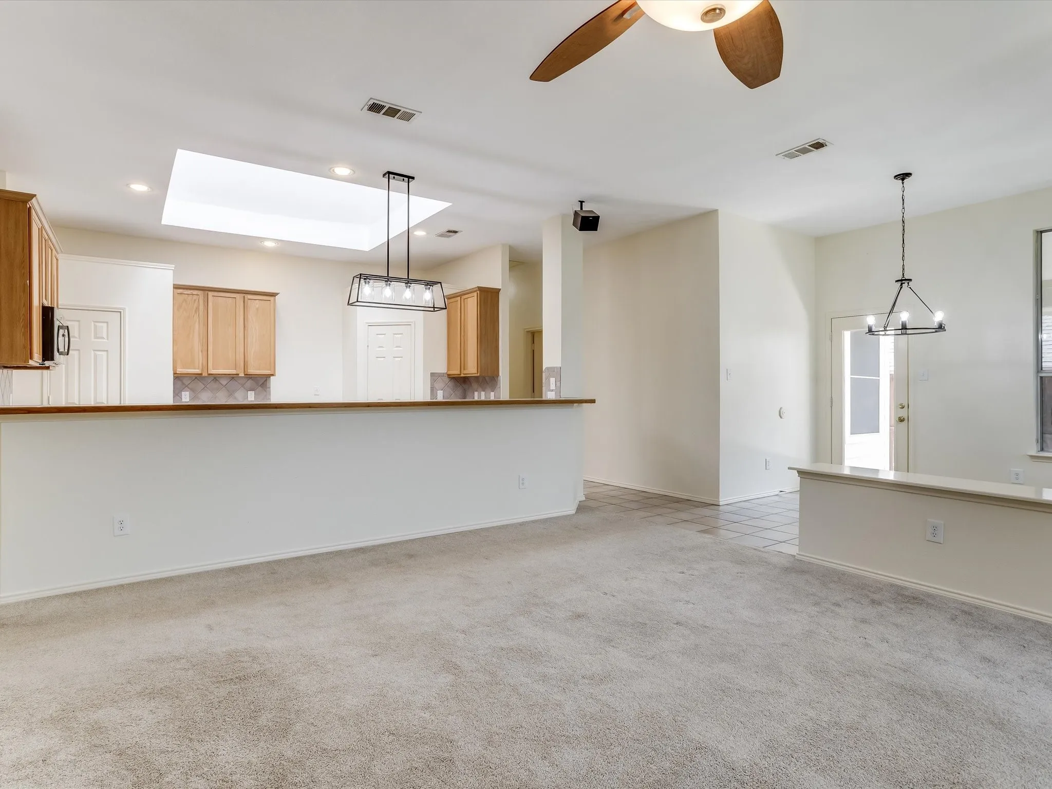 Single Family Residence For Sale in Tarrant County , 8304 Whippoorwill Drive, Fort Worth, Texas 76123, 4 Bedroom, 2 Bathroom, 2 Garage spaces, 2,348 Sqft, built in 2003, mls#21346602, Real Estate Agent in Fort Worth, Homes For Sale in Tarrant county, Homes For Sale in Fort Worth, Realtor in Fort Worth Texas, Real Estate Brokerage Independent Realty Texas, Luminita Cordes Realtor