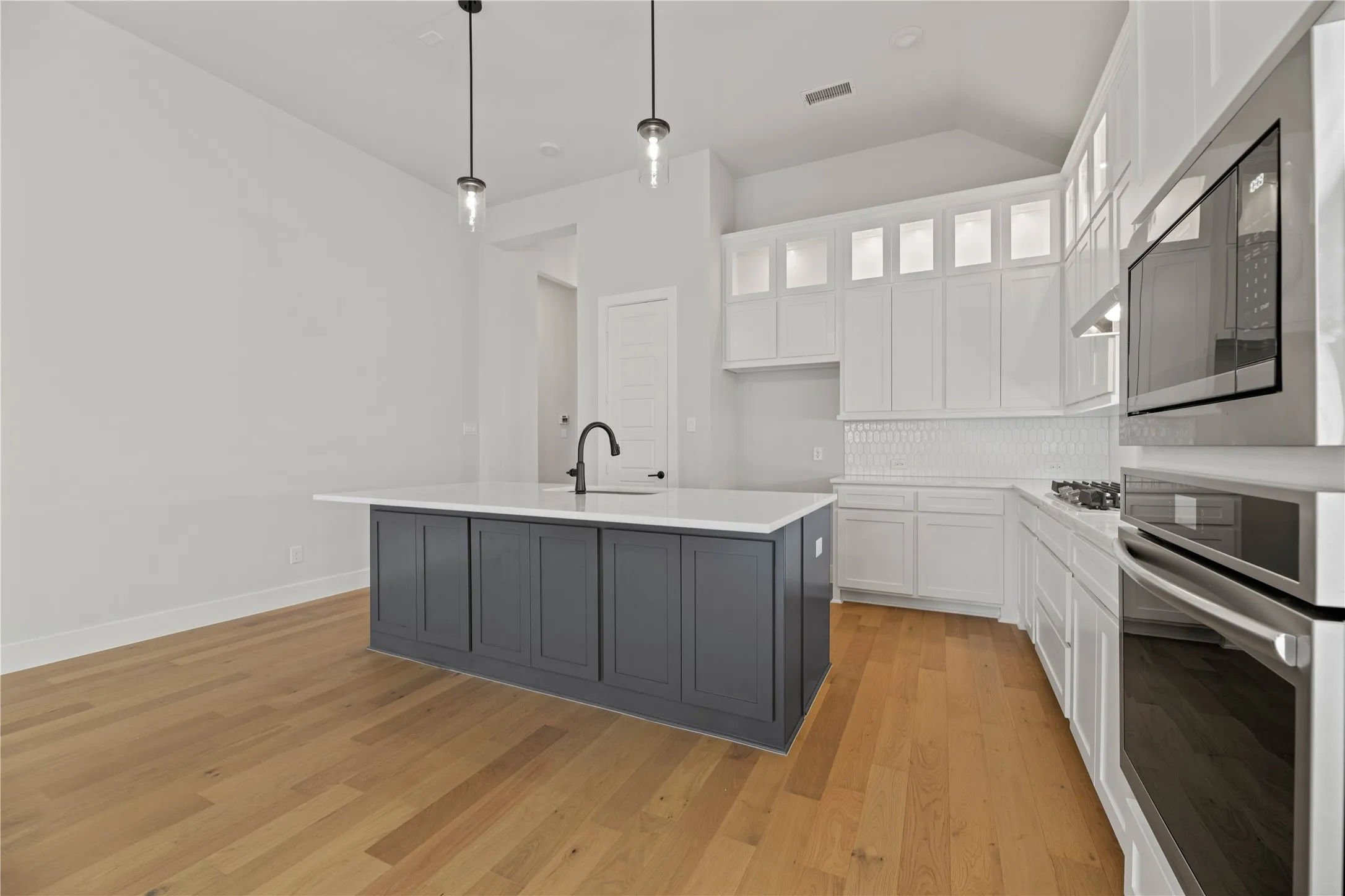 Single Family Residence For Rent in Denton County , 6253 White Creek Drive, Celina, Texas 75009, 4 Bedroom, 3 Bathroom, 2 Garage spaces, 2,145 Sqft, built in 2023, Price $2,950, mls#21351950, Real Estate Agent in Celina, Homes For Rent in Denton county, Homes For Rent in Celina, Realtor in Celina Texas, Real Estate Brokerage Independent Realty Texas, Luminita Cordes Realtor