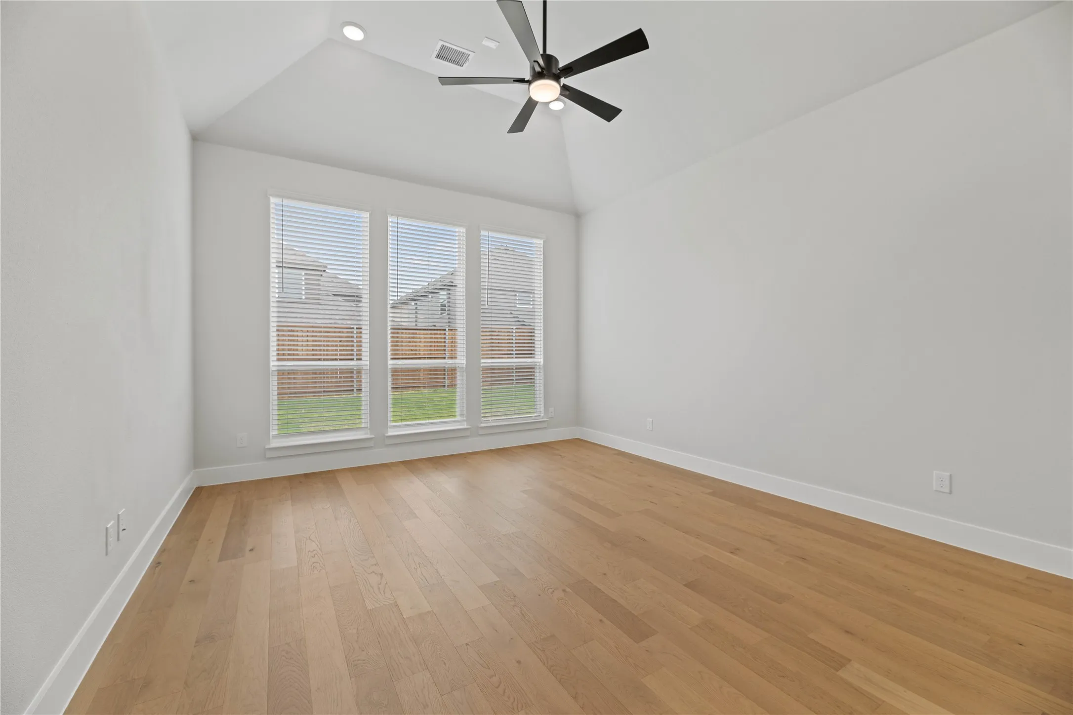 Single Family Residence For Rent in Denton County , 6253 White Creek Drive, Celina, Texas 75009, 4 Bedroom, 3 Bathroom, 2 Garage spaces, 2,145 Sqft, built in 2023, Price $2,950, mls#21351950, Real Estate Agent in Celina, Homes For Rent in Denton county, Homes For Rent in Celina, Realtor in Celina Texas, Real Estate Brokerage Independent Realty Texas, Luminita Cordes Realtor