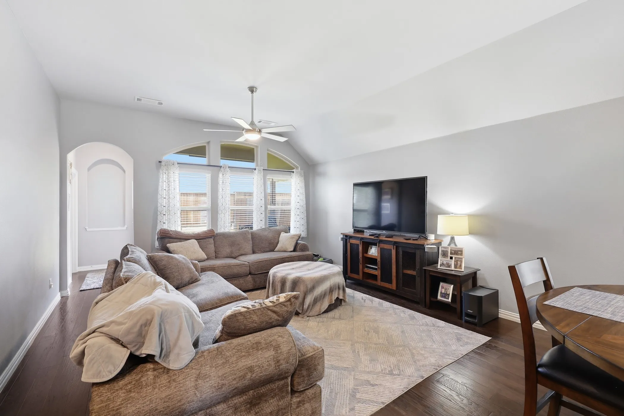 Spacious living area that provides plenty of natural lighting
