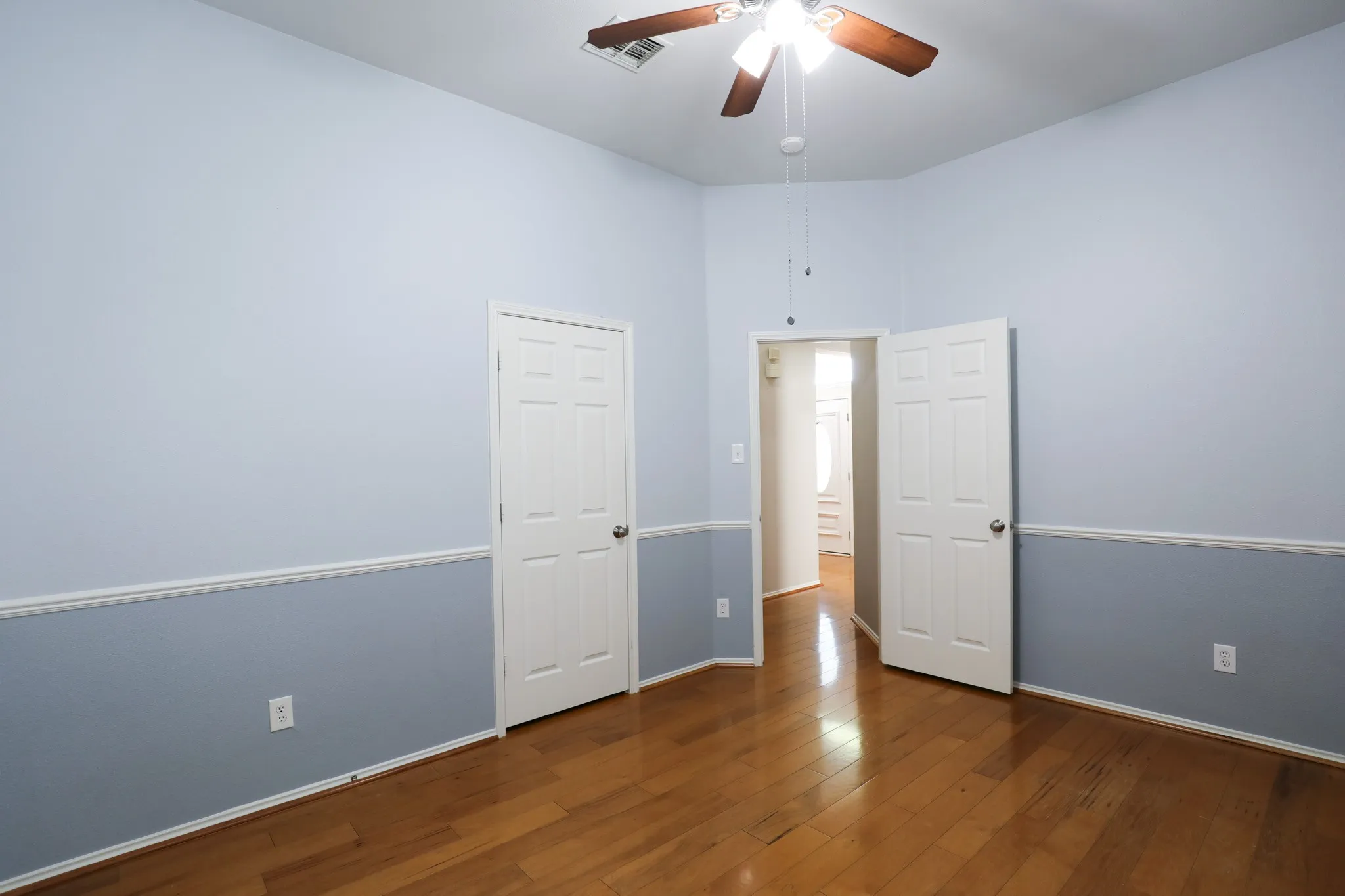 Wood-finish flooring with chair rail molding