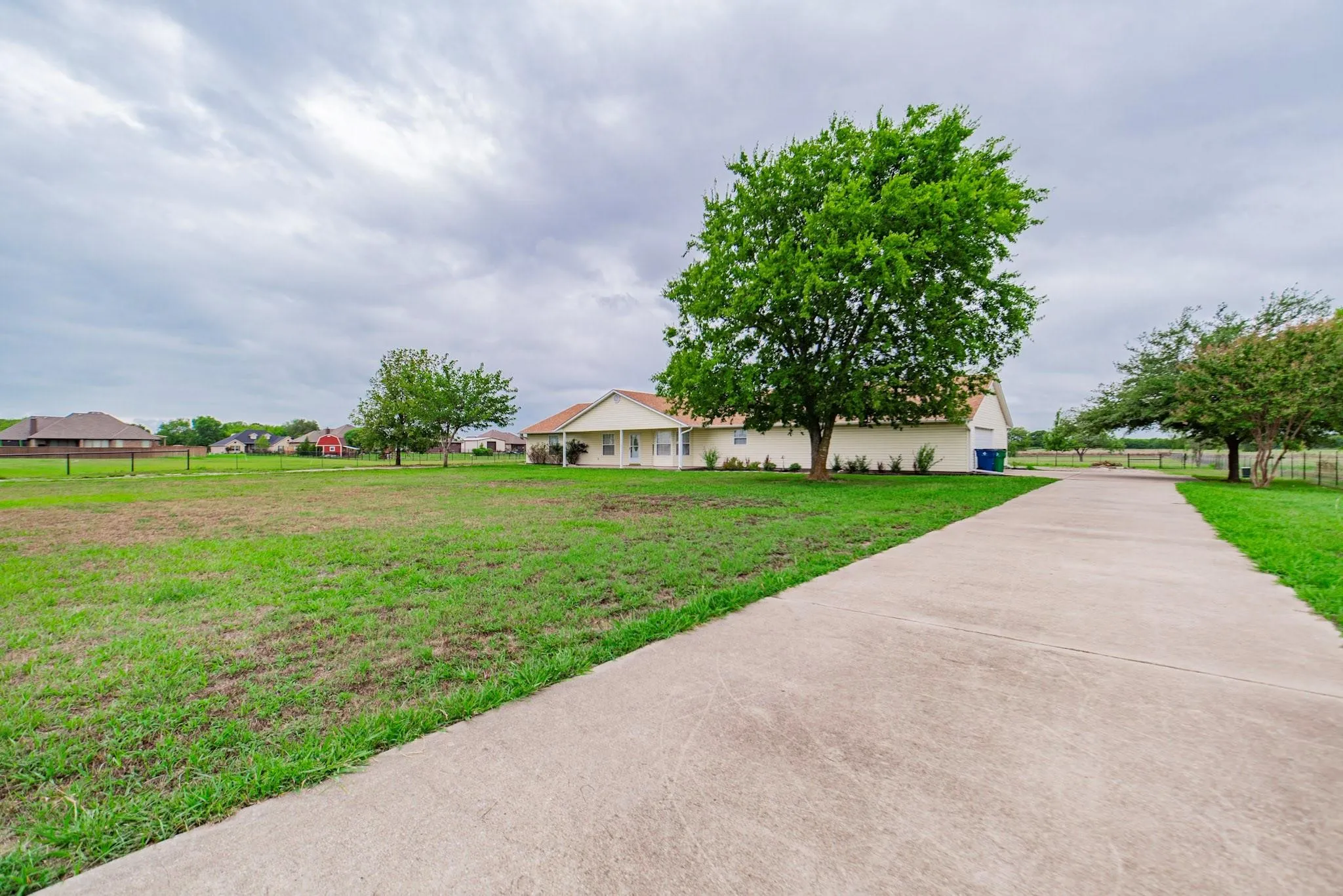Single Family Residence For Rent in Hunt County , 3642 Fm 1565, Caddo Mills, Texas 75135, 3 Bedrooms, 2 Bathrooms, 2 Garage spaces, 1,900 Sqft, built in 2001, Price $3,200, mls#21351734, Real Estate Agent in Caddo Mills, Homes For Rent in Hunt county, Homes For Rent in Caddo Mills, Realtor in Caddo Mills Texas, Real Estate Brokerage Independent Realty Texas, Luminita Cordes Realtor