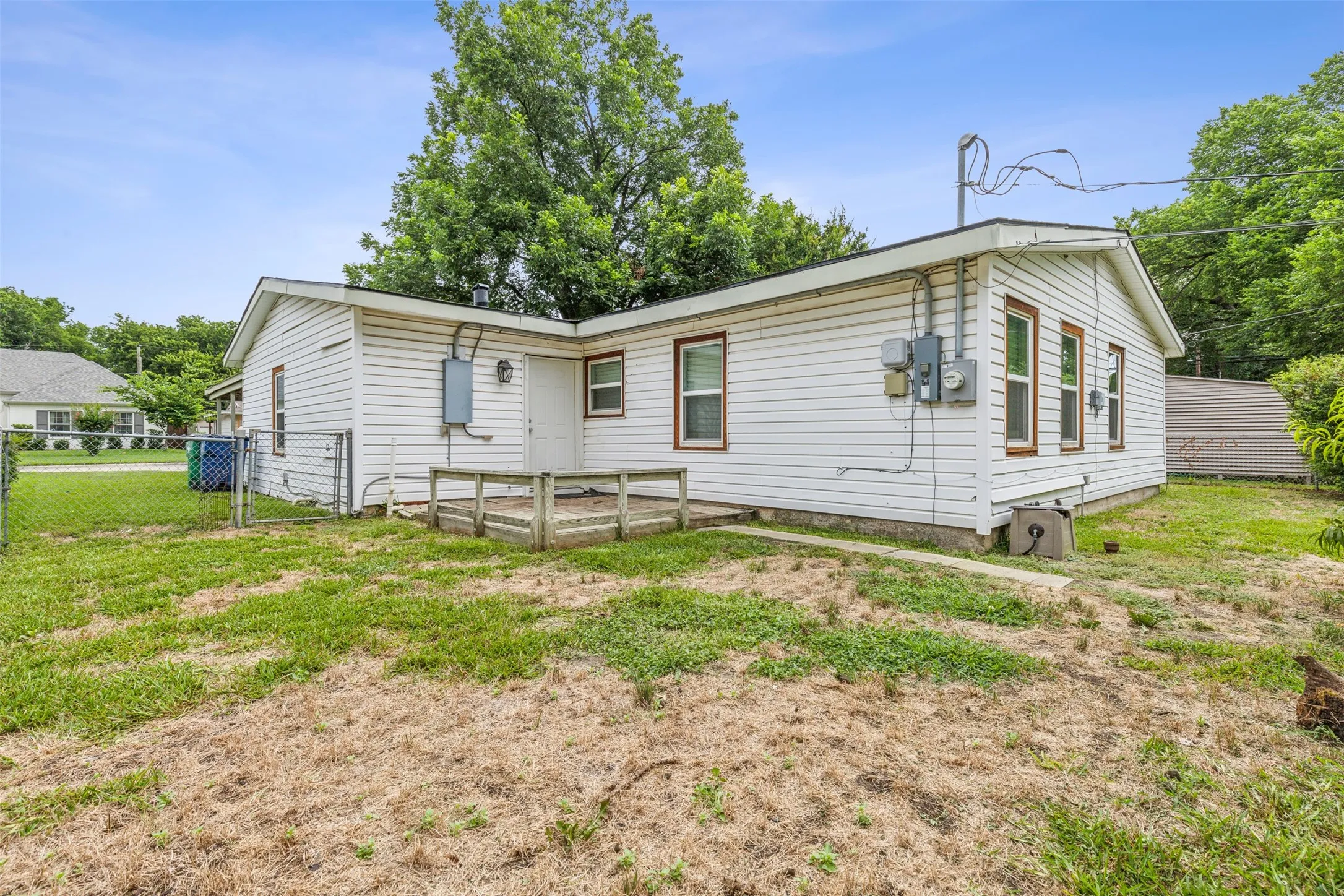 Single Family Residence For Rent in Tarrant County , 5805 Tracyne Drive, Westworth Village, Texas 76114, 4 Bedrooms, 3 Bathrooms, Garage spaces, 1,437 Sqft, built in 1955, Price $2,150, mls#21351829, Real Estate Agent in Westworth Village, Homes For Rent in Tarrant county, Homes For Rent in Westworth Village, Realtor in Westworth Village Texas, Real Estate Brokerage Independent Realty Texas, Luminita Cordes Realtor