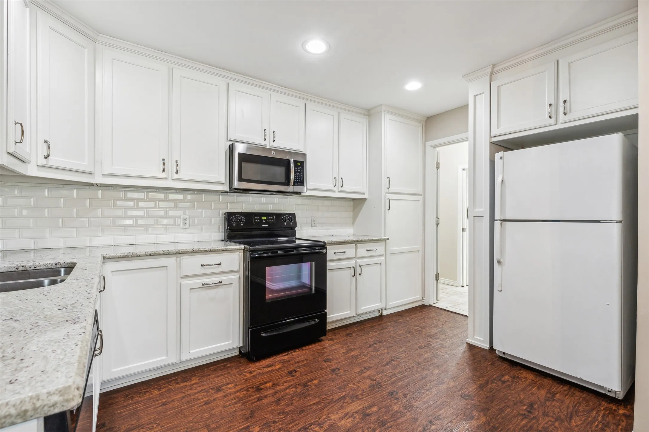 Single Family Residence For Rent in Tarrant County , 5805 Tracyne Drive, Westworth Village, Texas 76114, 4 Bedrooms, 3 Bathrooms, Garage spaces, 1,437 Sqft, built in 1955, Price $2,150, mls#21351829, Real Estate Agent in Westworth Village, Homes For Rent in Tarrant county, Homes For Rent in Westworth Village, Realtor in Westworth Village Texas, Real Estate Brokerage Independent Realty Texas, Luminita Cordes Realtor