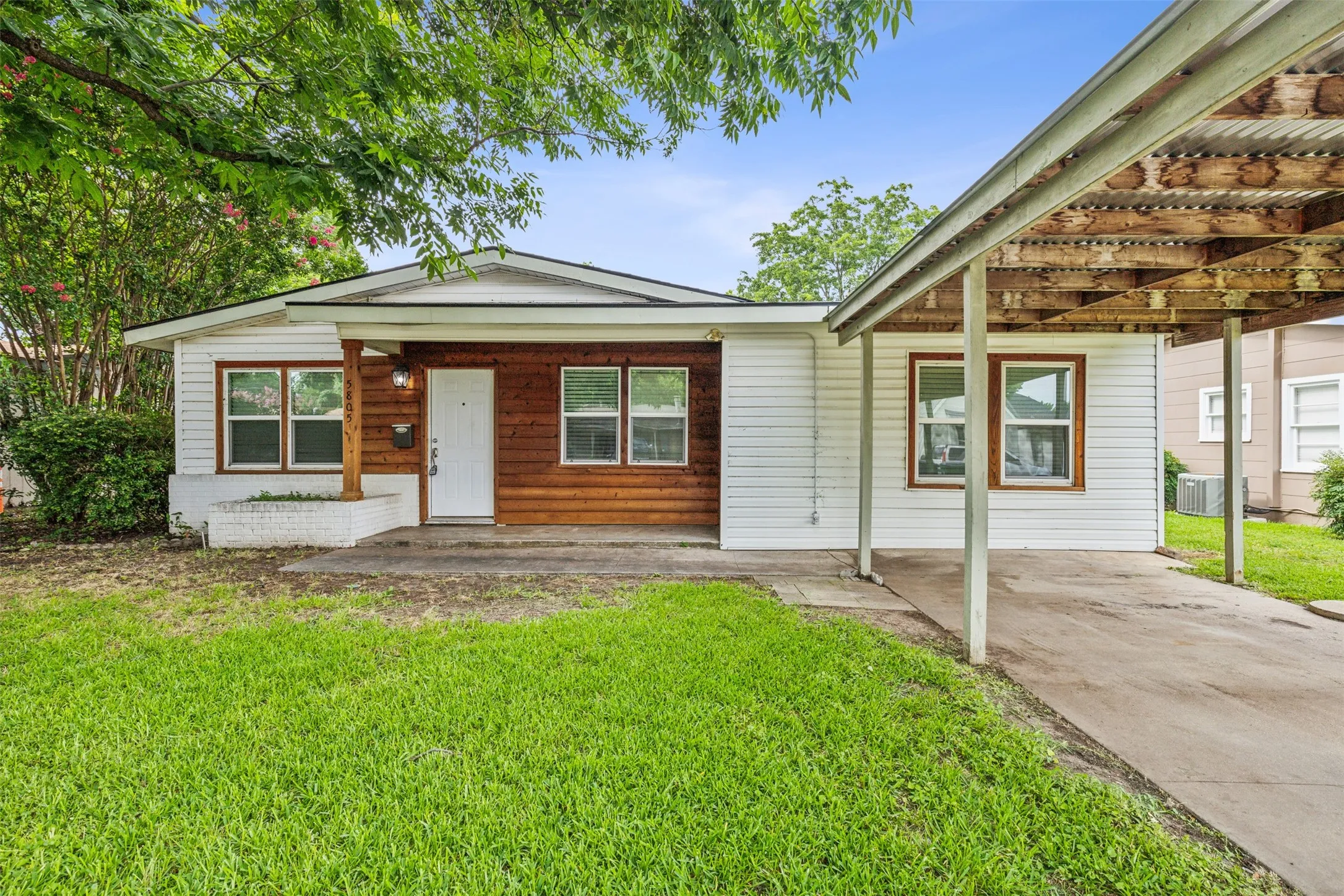Single Family Residence For Rent in Tarrant County , 5805 Tracyne Drive, Westworth Village, Texas 76114, 4 Bedrooms, 3 Bathrooms, Garage spaces, 1,437 Sqft, built in 1955, Price $2,150, mls#21351829, Real Estate Agent in Westworth Village, Homes For Rent in Tarrant county, Homes For Rent in Westworth Village, Realtor in Westworth Village Texas, Real Estate Brokerage Independent Realty Texas, Luminita Cordes Realtor