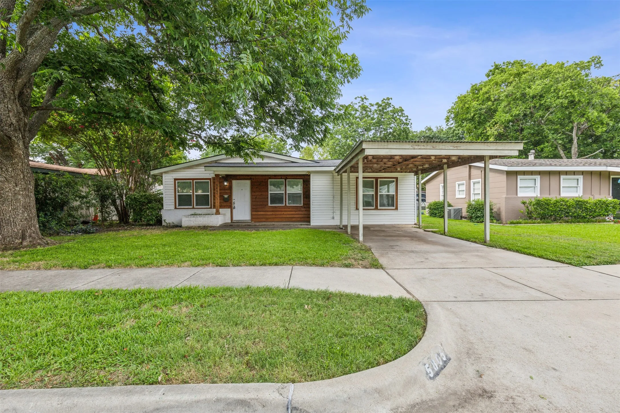 Single Family Residence For Rent in Tarrant County , 5805 Tracyne Drive, Westworth Village, Texas 76114, 4 Bedrooms, 3 Bathrooms, Garage spaces, 1,437 Sqft, built in 1955, Price $2,150, mls#21351829, Real Estate Agent in Westworth Village, Homes For Rent in Tarrant county, Homes For Rent in Westworth Village, Realtor in Westworth Village Texas, Real Estate Brokerage Independent Realty Texas, Luminita Cordes Realtor