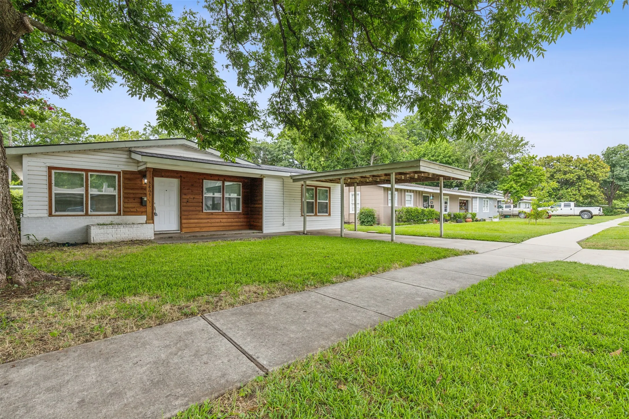 Single Family Residence For Rent in Tarrant County , 5805 Tracyne Drive, Westworth Village, Texas 76114, 4 Bedrooms, 3 Bathrooms, Garage spaces, 1,437 Sqft, built in 1955, Price $2,150, mls#21351829, Real Estate Agent in Westworth Village, Homes For Rent in Tarrant county, Homes For Rent in Westworth Village, Realtor in Westworth Village Texas, Real Estate Brokerage Independent Realty Texas, Luminita Cordes Realtor