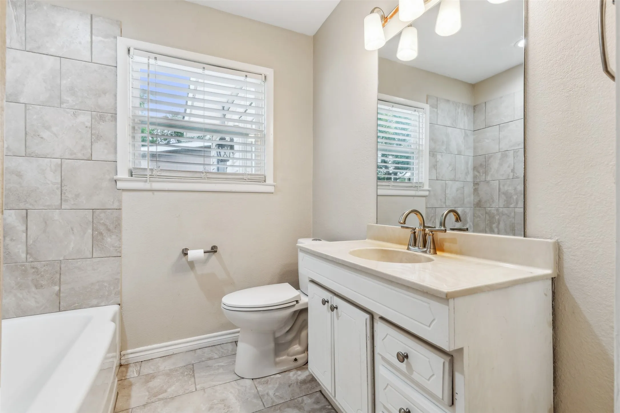 Single Family Residence For Rent in Tarrant County , 5805 Tracyne Drive, Westworth Village, Texas 76114, 4 Bedrooms, 3 Bathrooms, Garage spaces, 1,437 Sqft, built in 1955, Price $2,150, mls#21351829, Real Estate Agent in Westworth Village, Homes For Rent in Tarrant county, Homes For Rent in Westworth Village, Realtor in Westworth Village Texas, Real Estate Brokerage Independent Realty Texas, Luminita Cordes Realtor