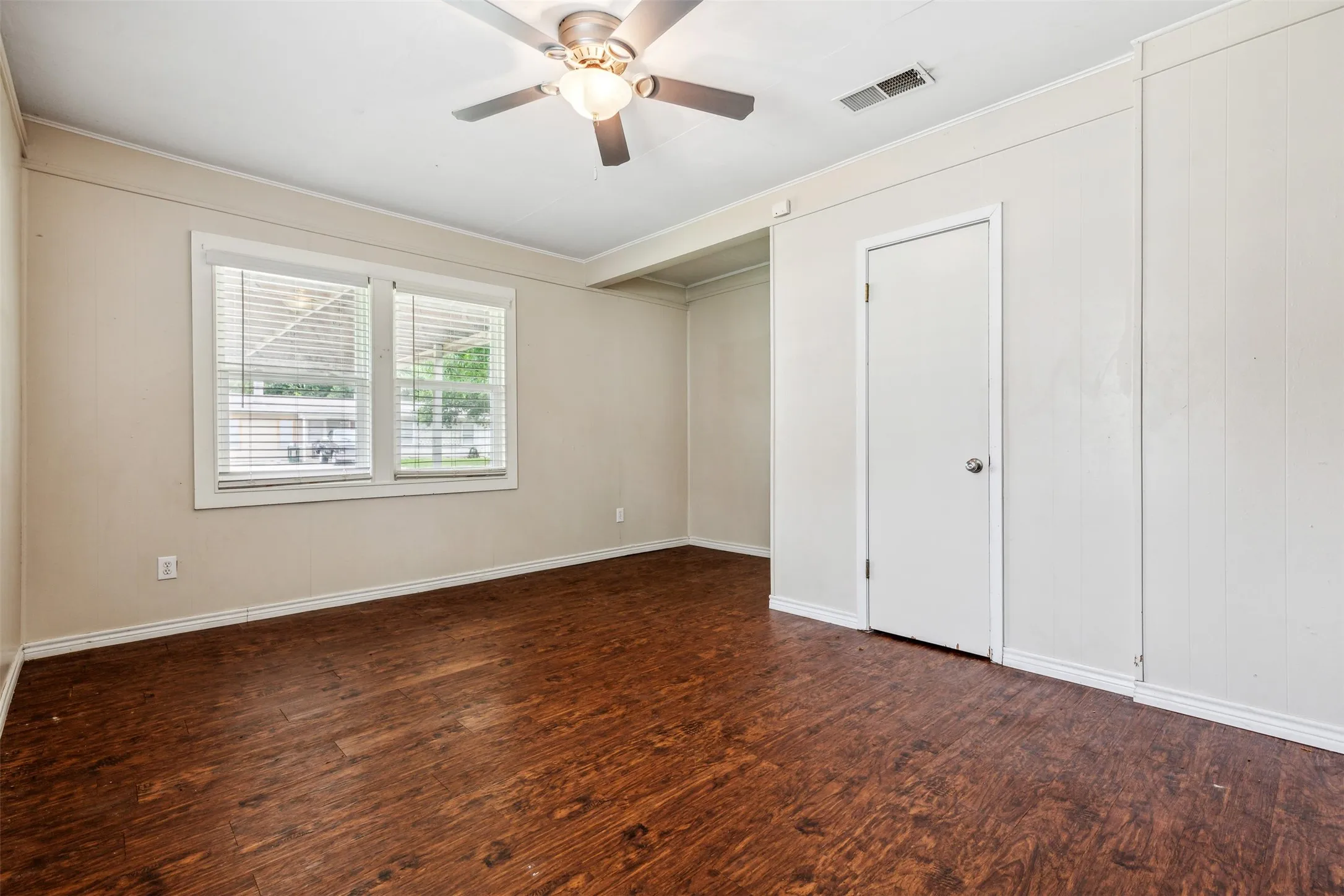 Single Family Residence For Rent in Tarrant County , 5805 Tracyne Drive, Westworth Village, Texas 76114, 4 Bedrooms, 3 Bathrooms, Garage spaces, 1,437 Sqft, built in 1955, Price $2,150, mls#21351829, Real Estate Agent in Westworth Village, Homes For Rent in Tarrant county, Homes For Rent in Westworth Village, Realtor in Westworth Village Texas, Real Estate Brokerage Independent Realty Texas, Luminita Cordes Realtor