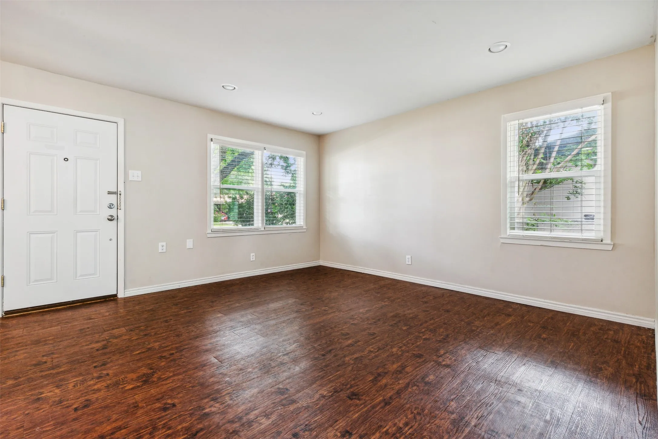 Single Family Residence For Rent in Tarrant County , 5805 Tracyne Drive, Westworth Village, Texas 76114, 4 Bedrooms, 3 Bathrooms, Garage spaces, 1,437 Sqft, built in 1955, Price $2,150, mls#21351829, Real Estate Agent in Westworth Village, Homes For Rent in Tarrant county, Homes For Rent in Westworth Village, Realtor in Westworth Village Texas, Real Estate Brokerage Independent Realty Texas, Luminita Cordes Realtor