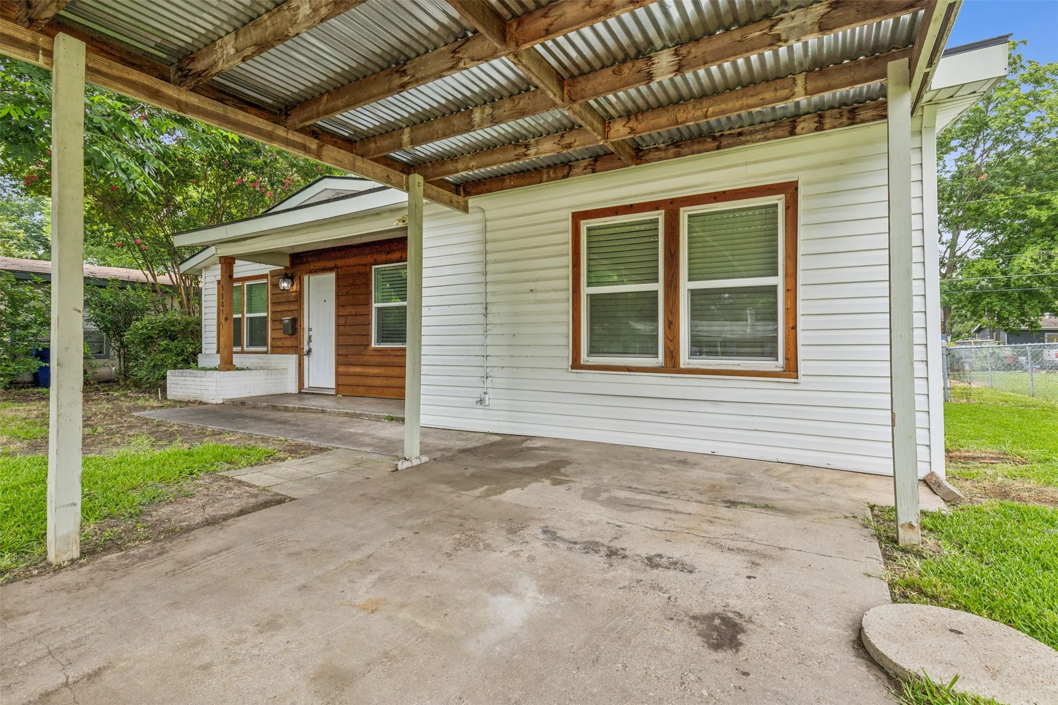 Single Family Residence For Rent in Tarrant County , 5805 Tracyne Drive, Westworth Village, Texas 76114, 4 Bedrooms, 3 Bathrooms, Garage spaces, 1,437 Sqft, built in 1955, Price $2,150, mls#21351829, Real Estate Agent in Westworth Village, Homes For Rent in Tarrant county, Homes For Rent in Westworth Village, Realtor in Westworth Village Texas, Real Estate Brokerage Independent Realty Texas, Luminita Cordes Realtor