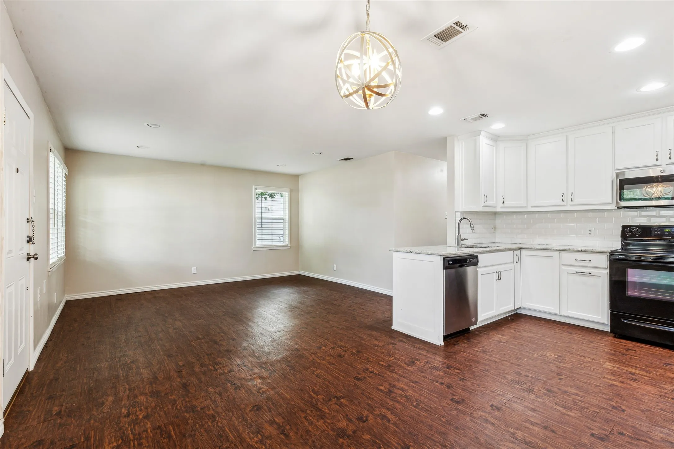 Single Family Residence For Rent in Tarrant County , 5805 Tracyne Drive, Westworth Village, Texas 76114, 4 Bedrooms, 3 Bathrooms, Garage spaces, 1,437 Sqft, built in 1955, Price $2,150, mls#21351829, Real Estate Agent in Westworth Village, Homes For Rent in Tarrant county, Homes For Rent in Westworth Village, Realtor in Westworth Village Texas, Real Estate Brokerage Independent Realty Texas, Luminita Cordes Realtor