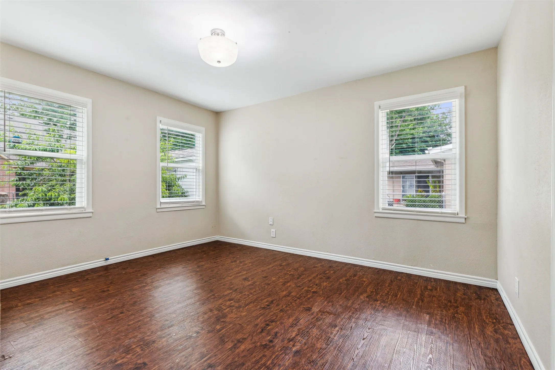 Single Family Residence For Rent in Tarrant County , 5805 Tracyne Drive, Westworth Village, Texas 76114, 4 Bedrooms, 3 Bathrooms, Garage spaces, 1,437 Sqft, built in 1955, Price $2,150, mls#21351829, Real Estate Agent in Westworth Village, Homes For Rent in Tarrant county, Homes For Rent in Westworth Village, Realtor in Westworth Village Texas, Real Estate Brokerage Independent Realty Texas, Luminita Cordes Realtor