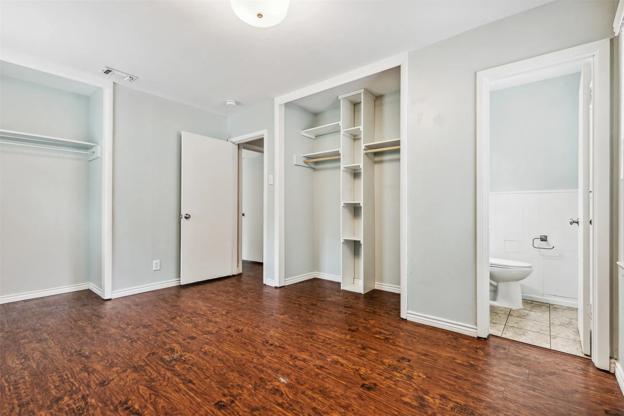 Single Family Residence For Rent in Tarrant County , 5805 Tracyne Drive, Westworth Village, Texas 76114, 4 Bedrooms, 3 Bathrooms, Garage spaces, 1,437 Sqft, built in 1955, Price $2,150, mls#21351829, Real Estate Agent in Westworth Village, Homes For Rent in Tarrant county, Homes For Rent in Westworth Village, Realtor in Westworth Village Texas, Real Estate Brokerage Independent Realty Texas, Luminita Cordes Realtor