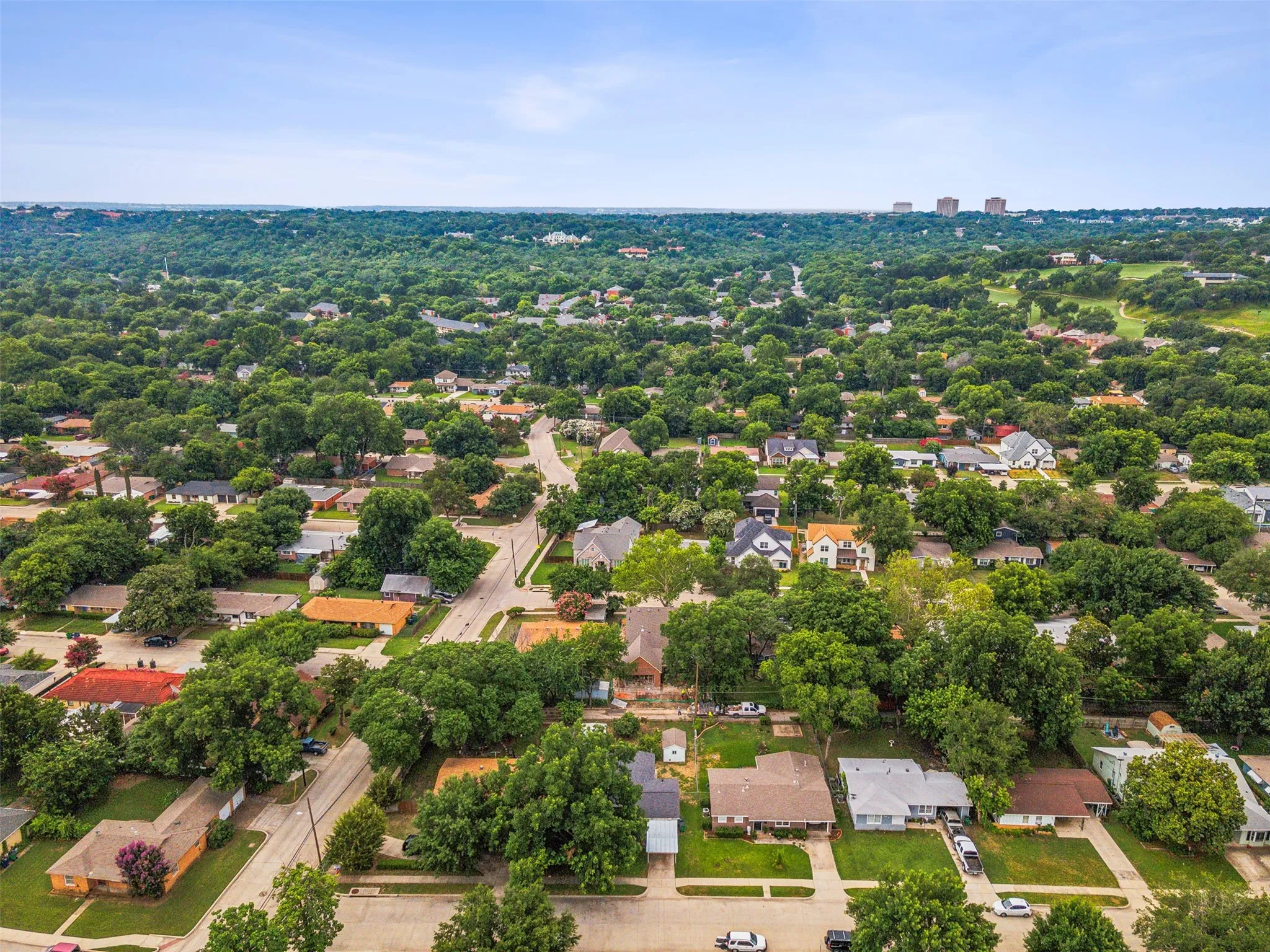 Single Family Residence For Rent in Tarrant County , 5805 Tracyne Drive, Westworth Village, Texas 76114, 4 Bedrooms, 3 Bathrooms, Garage spaces, 1,437 Sqft, built in 1955, Price $2,150, mls#21351829, Real Estate Agent in Westworth Village, Homes For Rent in Tarrant county, Homes For Rent in Westworth Village, Realtor in Westworth Village Texas, Real Estate Brokerage Independent Realty Texas, Luminita Cordes Realtor