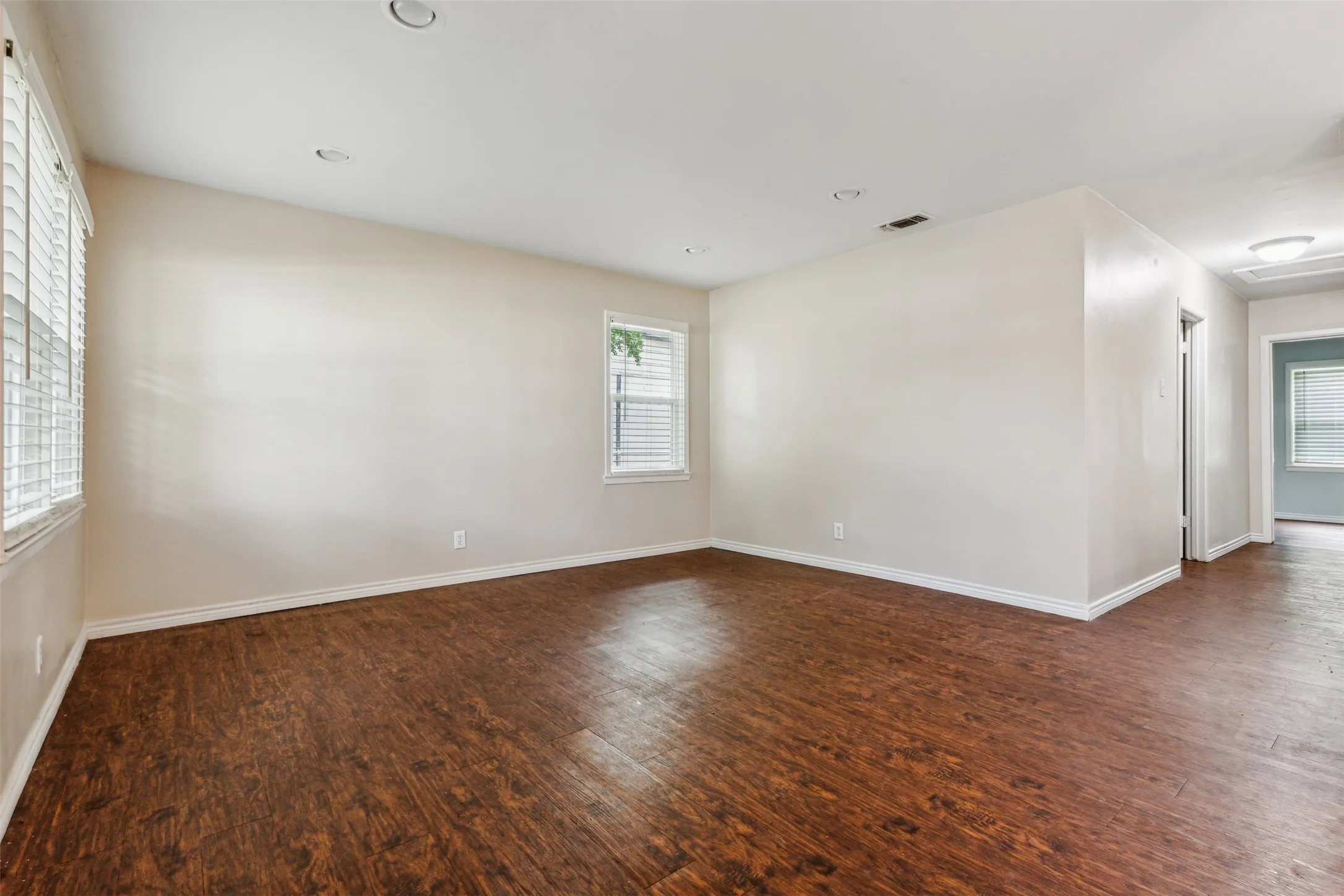 Single Family Residence For Rent in Tarrant County , 5805 Tracyne Drive, Westworth Village, Texas 76114, 4 Bedrooms, 3 Bathrooms, Garage spaces, 1,437 Sqft, built in 1955, Price $2,150, mls#21351829, Real Estate Agent in Westworth Village, Homes For Rent in Tarrant county, Homes For Rent in Westworth Village, Realtor in Westworth Village Texas, Real Estate Brokerage Independent Realty Texas, Luminita Cordes Realtor