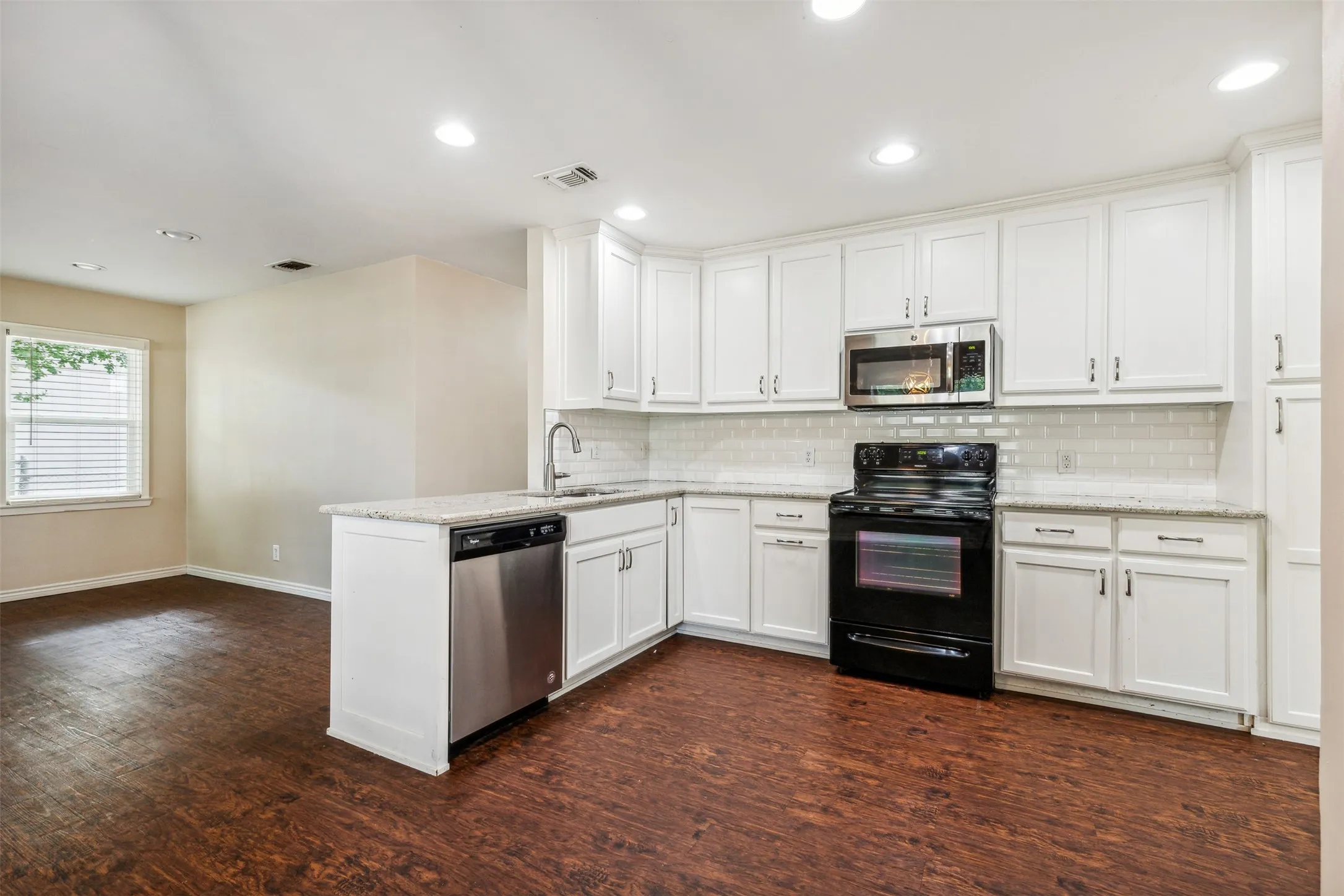 Single Family Residence For Rent in Tarrant County , 5805 Tracyne Drive, Westworth Village, Texas 76114, 4 Bedrooms, 3 Bathrooms, Garage spaces, 1,437 Sqft, built in 1955, Price $2,150, mls#21351829, Real Estate Agent in Westworth Village, Homes For Rent in Tarrant county, Homes For Rent in Westworth Village, Realtor in Westworth Village Texas, Real Estate Brokerage Independent Realty Texas, Luminita Cordes Realtor