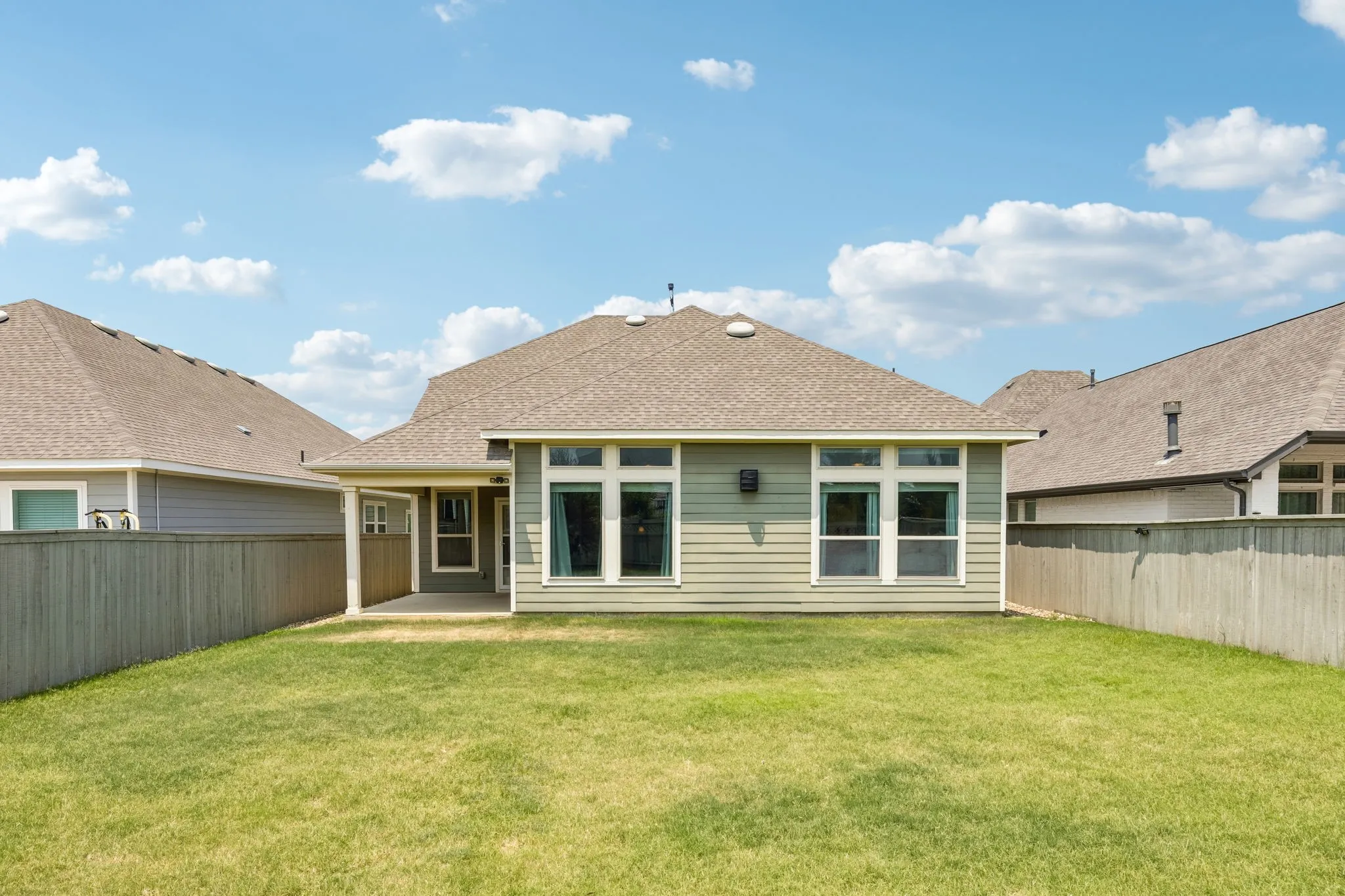 Single Family Residence For Sale in Denton County , 2609 Woodhill Way, Northlake, Texas 76247, 4 Bedroom, 3 Bathroom, 2 Garage spaces, 2,809 Sqft, built in 2019, mls#21350317, Real Estate Agent in Northlake, Homes For Sale in Denton county, Homes For Sale in Northlake, Realtor in Northlake Texas, Real Estate Brokerage Independent Realty Texas, Luminita Cordes Realtor