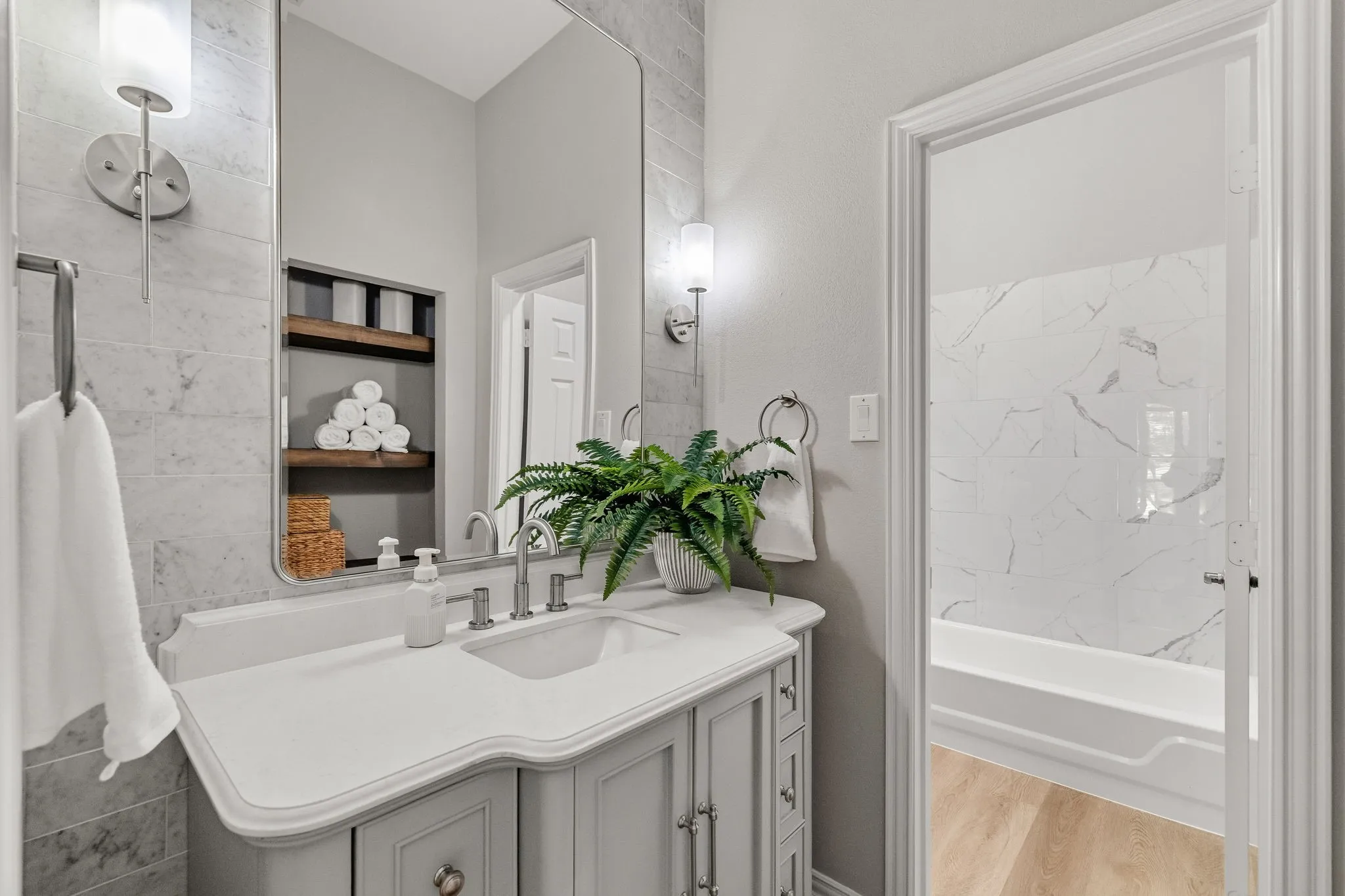 Single Family Residence For Sale in Collin County , 6000 Plantation Lane, Frisco, Texas 75035, 4 Bedroom, 2 Bathroom, 2 Garage spaces, 2,481 Sqft, built in 1995, mls#21348486, Real Estate Agent in Frisco, Homes For Sale in Collin county, Homes For Sale in Frisco, Realtor in Frisco Texas, Real Estate Brokerage Independent Realty Texas, Luminita Cordes Realtor