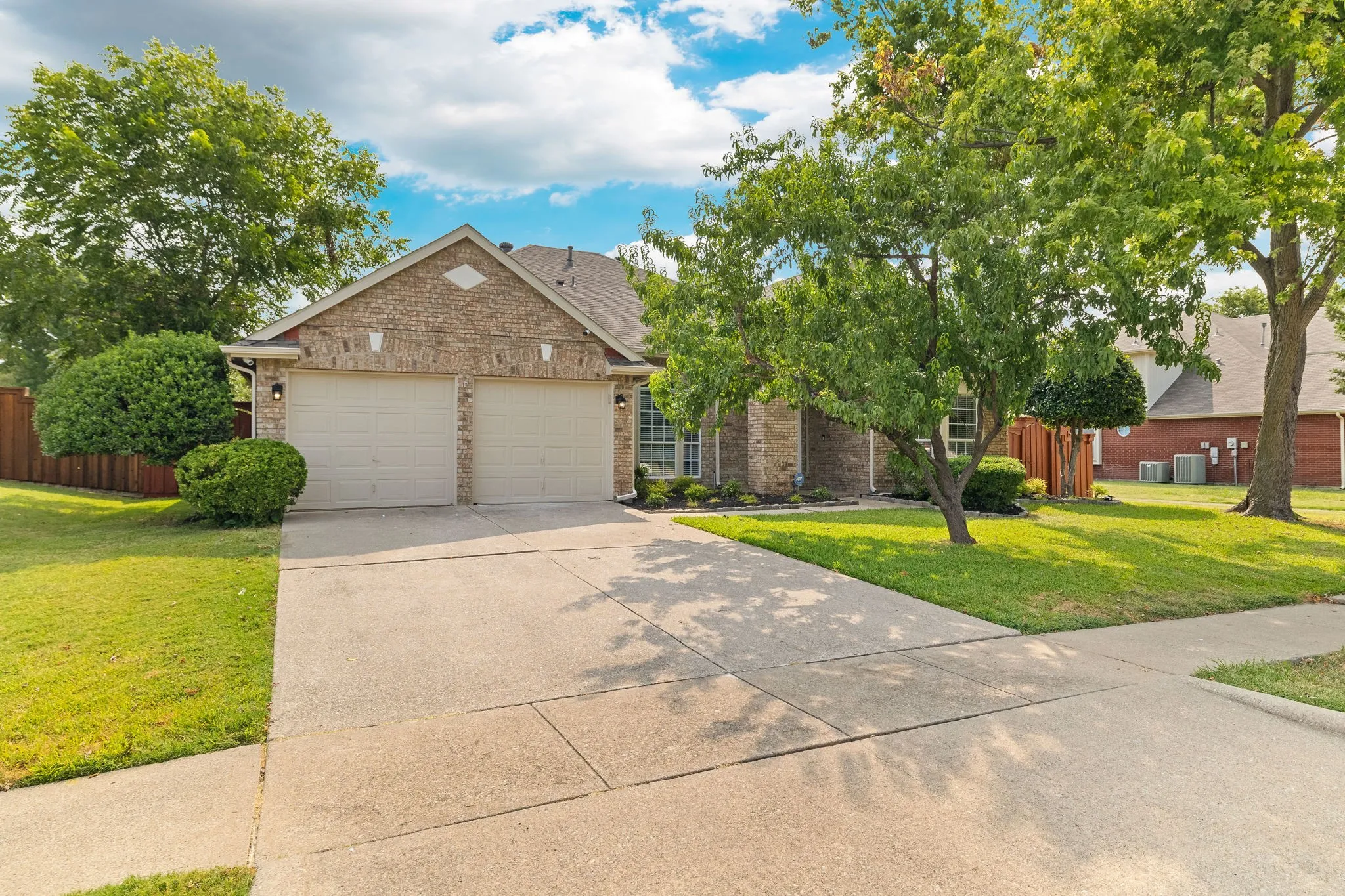 Single Family Residence For Sale in Collin County , 6000 Plantation Lane, Frisco, Texas 75035, 4 Bedroom, 2 Bathroom, 2 Garage spaces, 2,481 Sqft, built in 1995, mls#21348486, Real Estate Agent in Frisco, Homes For Sale in Collin county, Homes For Sale in Frisco, Realtor in Frisco Texas, Real Estate Brokerage Independent Realty Texas, Luminita Cordes Realtor