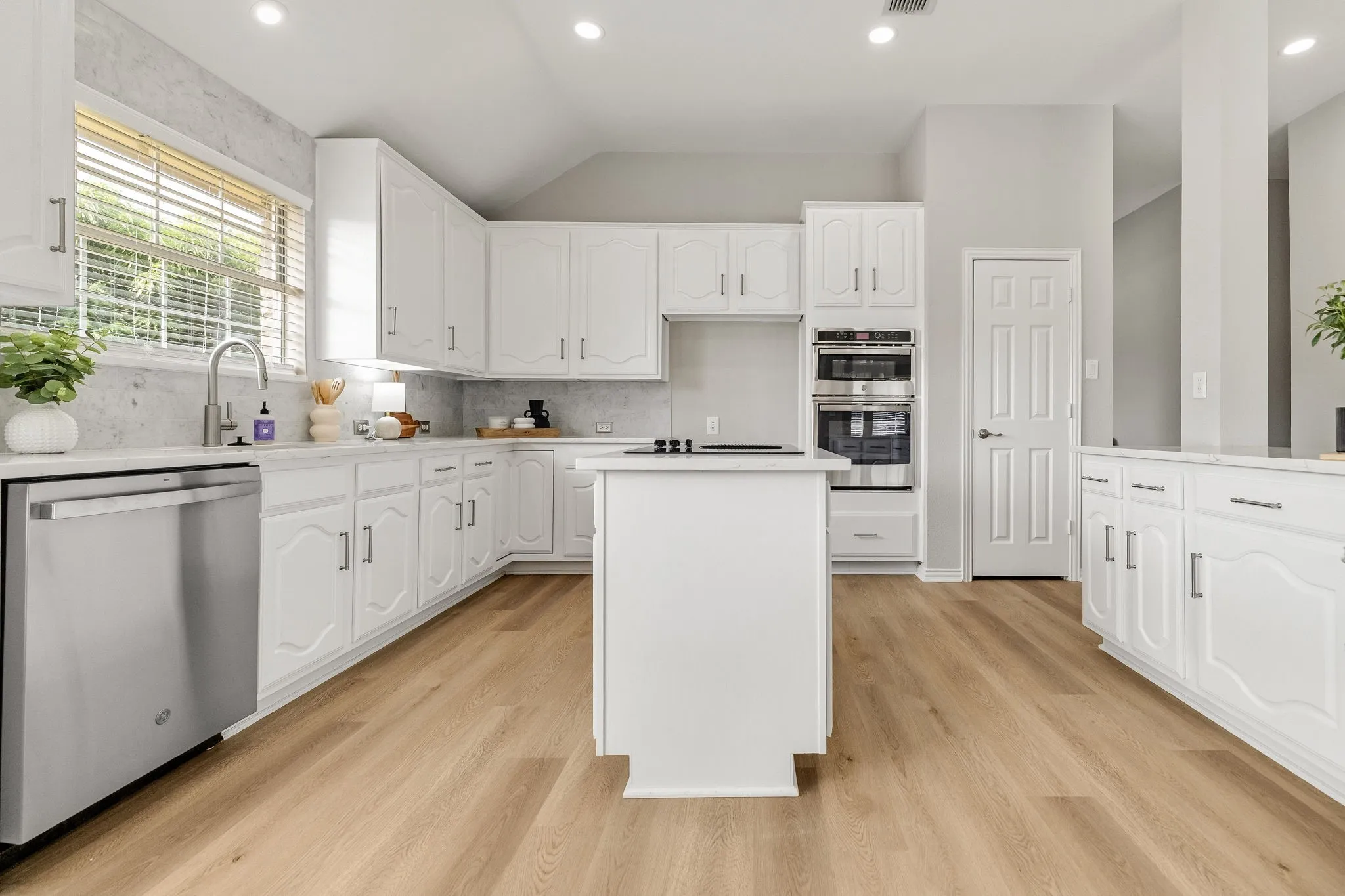 Single Family Residence For Sale in Collin County , 6000 Plantation Lane, Frisco, Texas 75035, 4 Bedroom, 2 Bathroom, 2 Garage spaces, 2,481 Sqft, built in 1995, mls#21348486, Real Estate Agent in Frisco, Homes For Sale in Collin county, Homes For Sale in Frisco, Realtor in Frisco Texas, Real Estate Brokerage Independent Realty Texas, Luminita Cordes Realtor