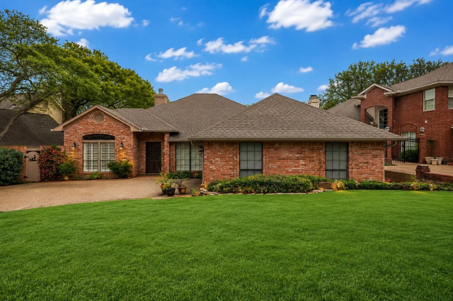 Single Family Residence For Sale in Mc Lennan County , 99 Sugar Creek Place, Woodway, Texas 76712, 4 Bedroom, 3 Bathroom, 2 Garage spaces, 2,428 Sqft, built in 1988, mls#21351930, Real Estate Agent in Woodway, Homes For Sale in Mc Lennan county, Homes For Sale in Woodway, Realtor in Woodway Texas, Real Estate Brokerage Independent Realty Texas, Luminita Cordes Realtor