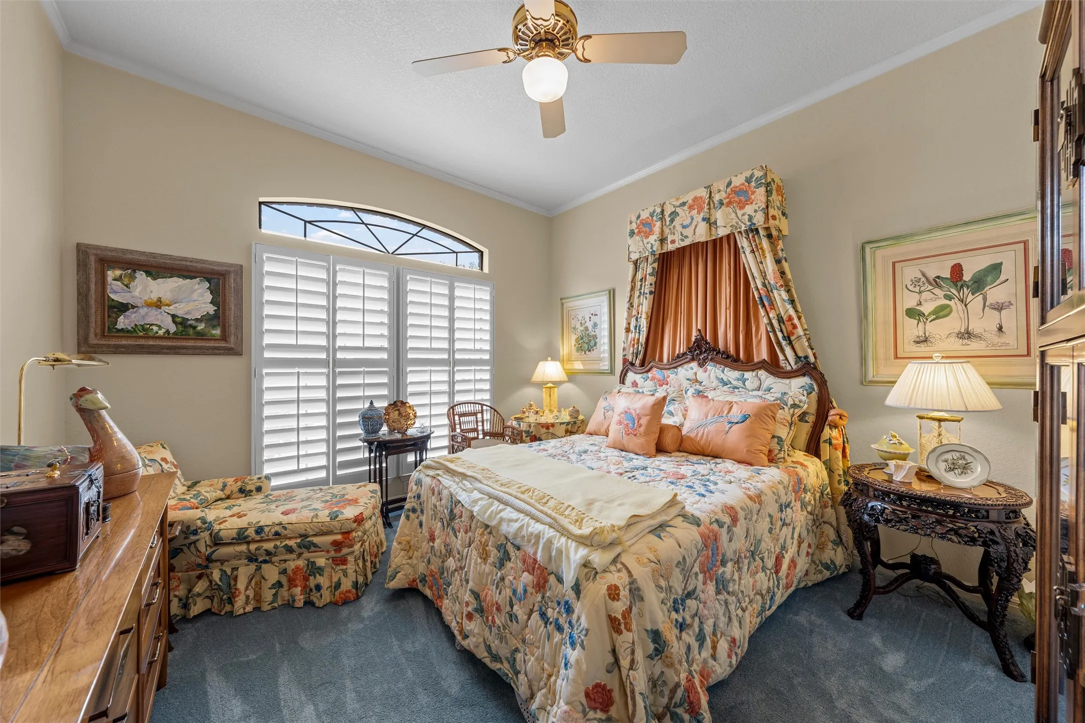 Interior room with vaulted ceilings and crown molding