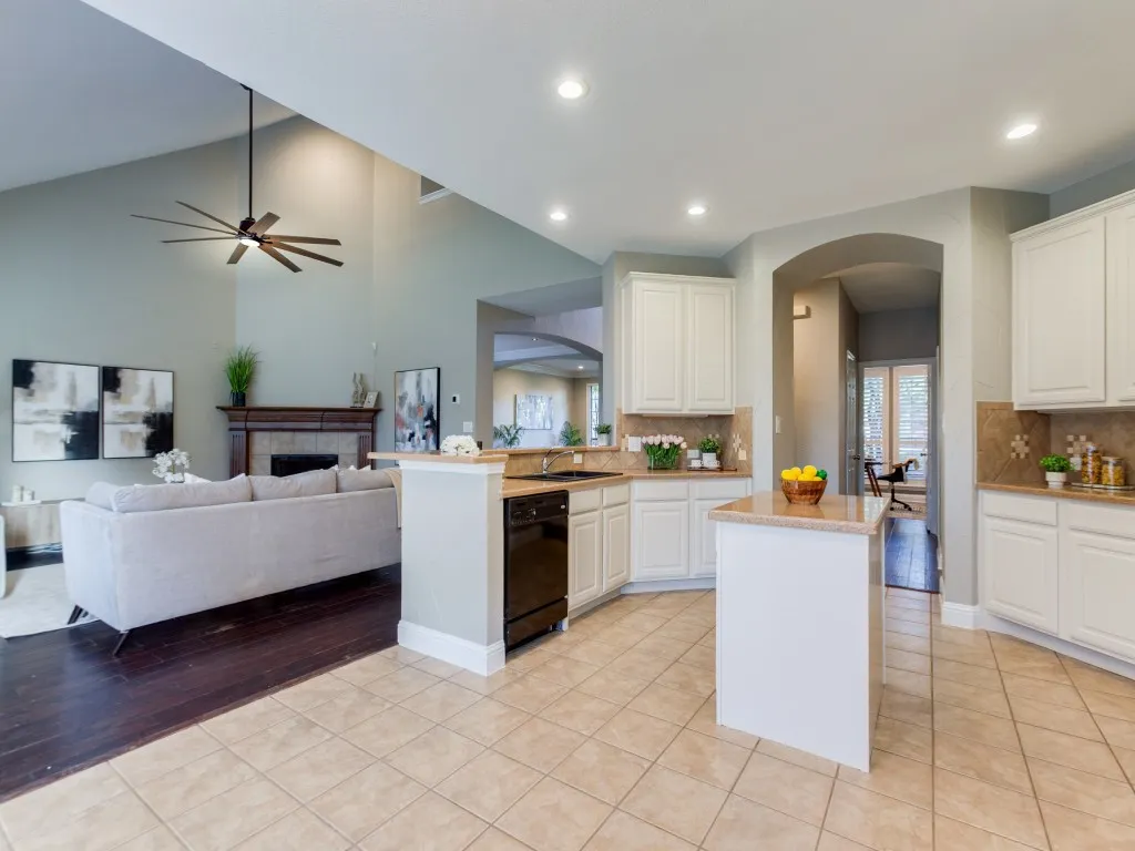 Single Family Residence For Sale in Collin County , 421 Shady Oaks Drive, Murphy, Texas 75094, 4 Bedroom, 4 Bathroom, 3 Garage spaces, 3,594 Sqft, built in 2002, mls#21274654, Real Estate Agent in Murphy, Homes For Sale in Collin county, Homes For Sale in Murphy, Realtor in Murphy Texas, Real Estate Brokerage Independent Realty Texas, Luminita Cordes Realtor