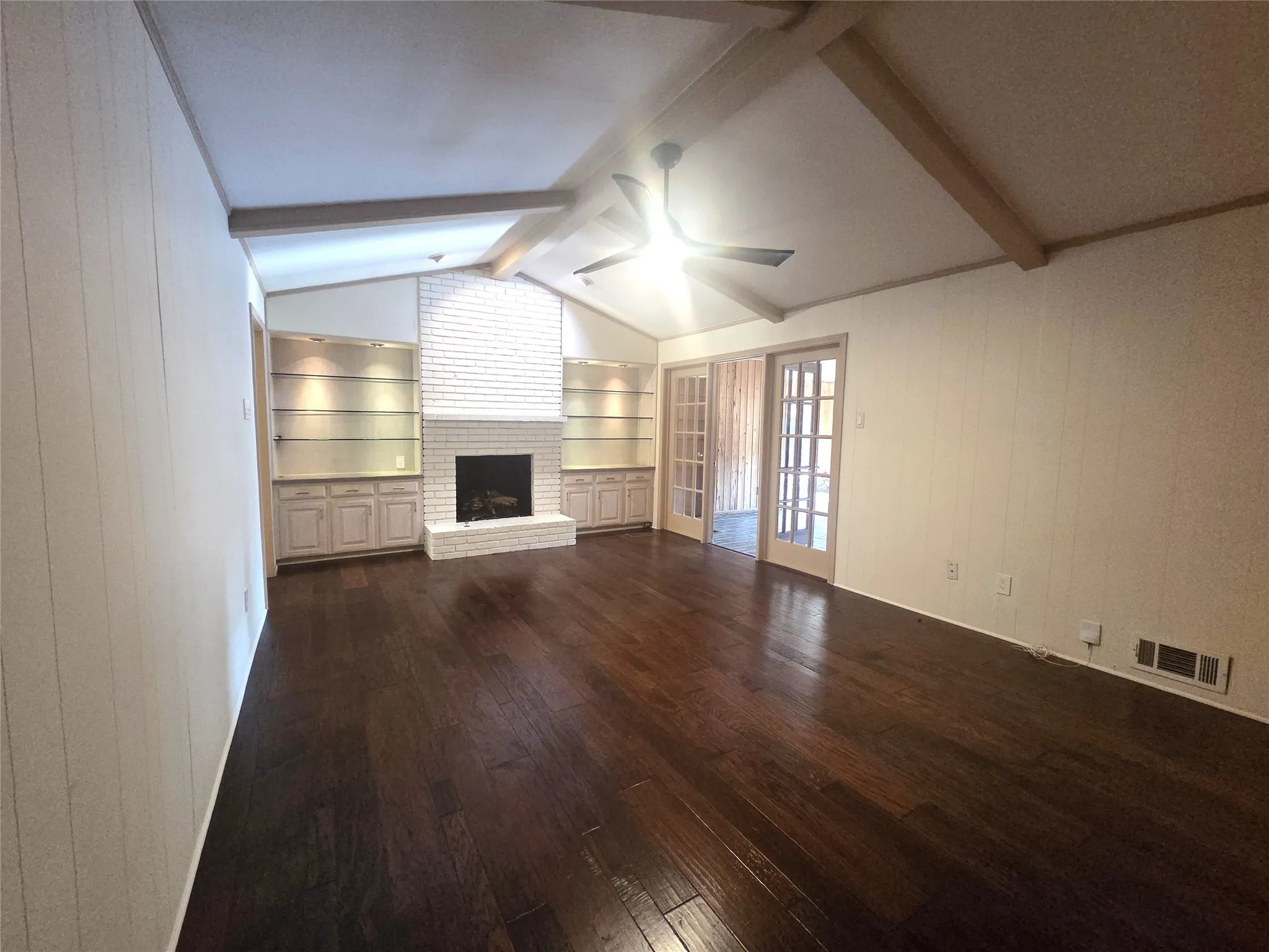 Single Family Residence For Rent in Dallas County , 9334 Hunters Creek Drive, Dallas, Texas 75243, 3 Bedroom, 2 Bathroom, 2 Garage spaces, 2,230 Sqft, built in 1969, mls#21348076, Real Estate Agent in Dallas, Homes For Rent in Dallas county, Homes For Rent in Dallas, Realtor in Dallas Texas, Real Estate Brokerage Independent Realty Texas, Luminita Cordes Realtor