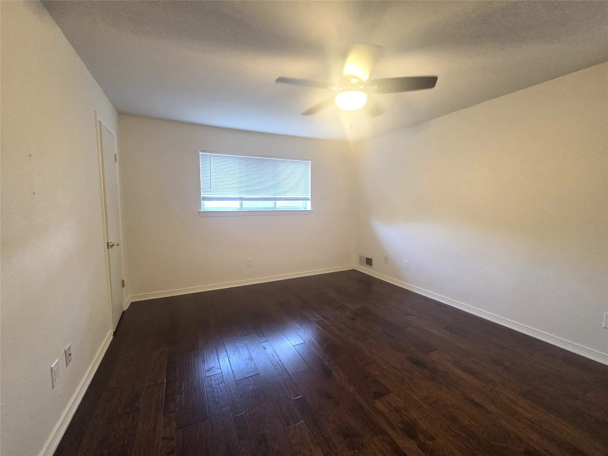 Single Family Residence For Rent in Dallas County , 9334 Hunters Creek Drive, Dallas, Texas 75243, 3 Bedroom, 2 Bathroom, 2 Garage spaces, 2,230 Sqft, built in 1969, mls#21348076, Real Estate Agent in Dallas, Homes For Rent in Dallas county, Homes For Rent in Dallas, Realtor in Dallas Texas, Real Estate Brokerage Independent Realty Texas, Luminita Cordes Realtor