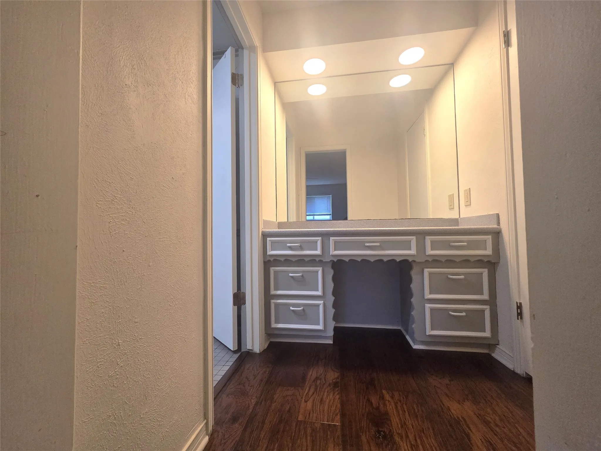Single Family Residence For Rent in Dallas County , 9334 Hunters Creek Drive, Dallas, Texas 75243, 3 Bedroom, 2 Bathroom, 2 Garage spaces, 2,230 Sqft, built in 1969, mls#21348076, Real Estate Agent in Dallas, Homes For Rent in Dallas county, Homes For Rent in Dallas, Realtor in Dallas Texas, Real Estate Brokerage Independent Realty Texas, Luminita Cordes Realtor