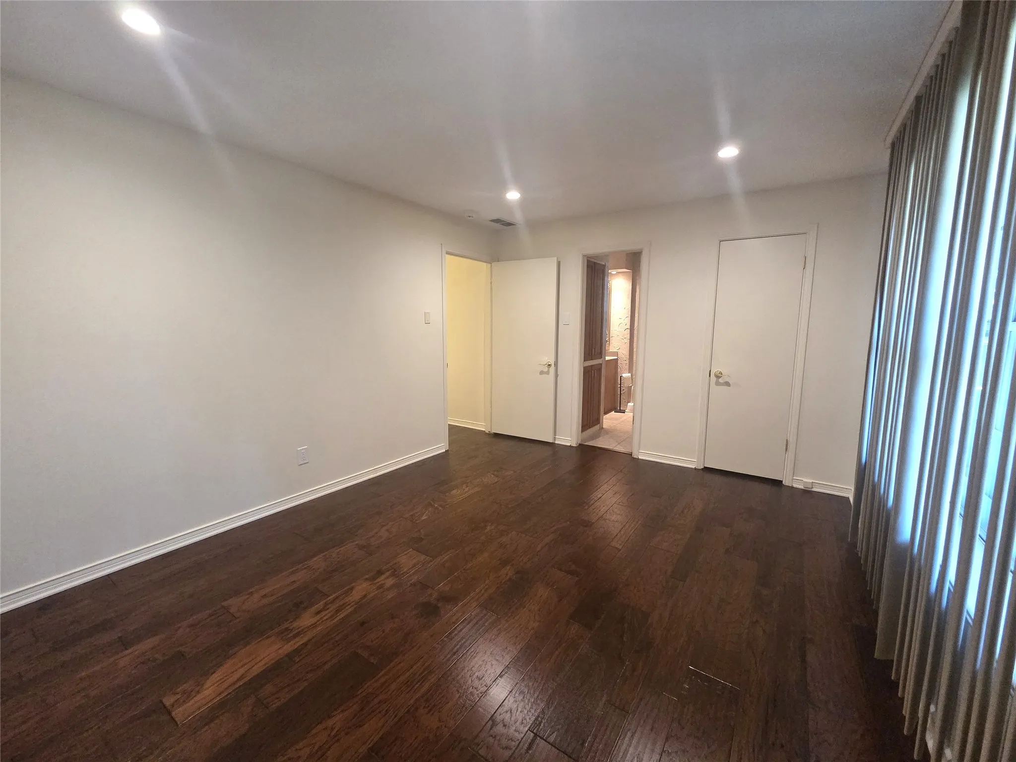 Single Family Residence For Rent in Dallas County , 9334 Hunters Creek Drive, Dallas, Texas 75243, 3 Bedroom, 2 Bathroom, 2 Garage spaces, 2,230 Sqft, built in 1969, mls#21348076, Real Estate Agent in Dallas, Homes For Rent in Dallas county, Homes For Rent in Dallas, Realtor in Dallas Texas, Real Estate Brokerage Independent Realty Texas, Luminita Cordes Realtor