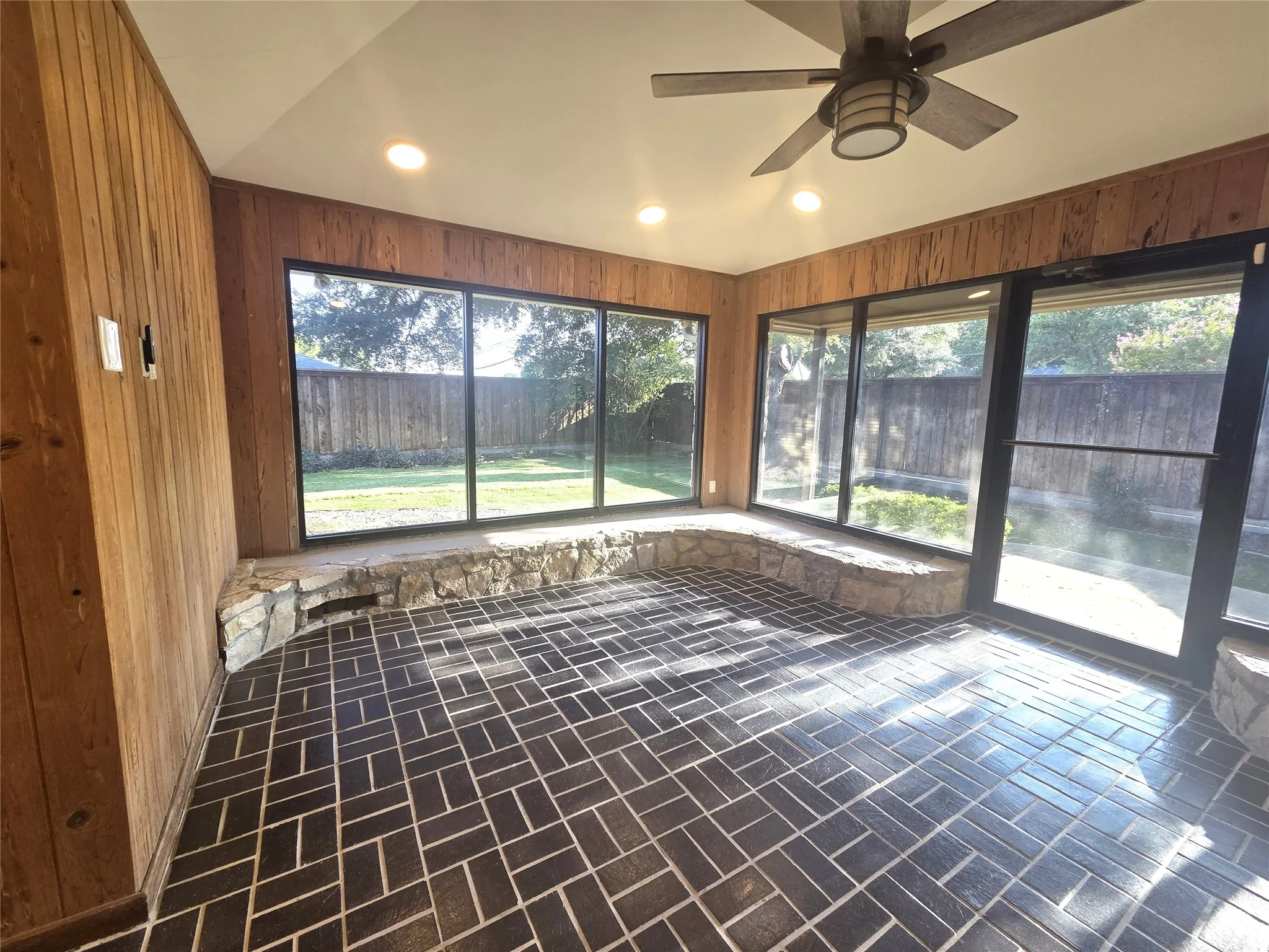 Single Family Residence For Rent in Dallas County , 9334 Hunters Creek Drive, Dallas, Texas 75243, 3 Bedroom, 2 Bathroom, 2 Garage spaces, 2,230 Sqft, built in 1969, mls#21348076, Real Estate Agent in Dallas, Homes For Rent in Dallas county, Homes For Rent in Dallas, Realtor in Dallas Texas, Real Estate Brokerage Independent Realty Texas, Luminita Cordes Realtor