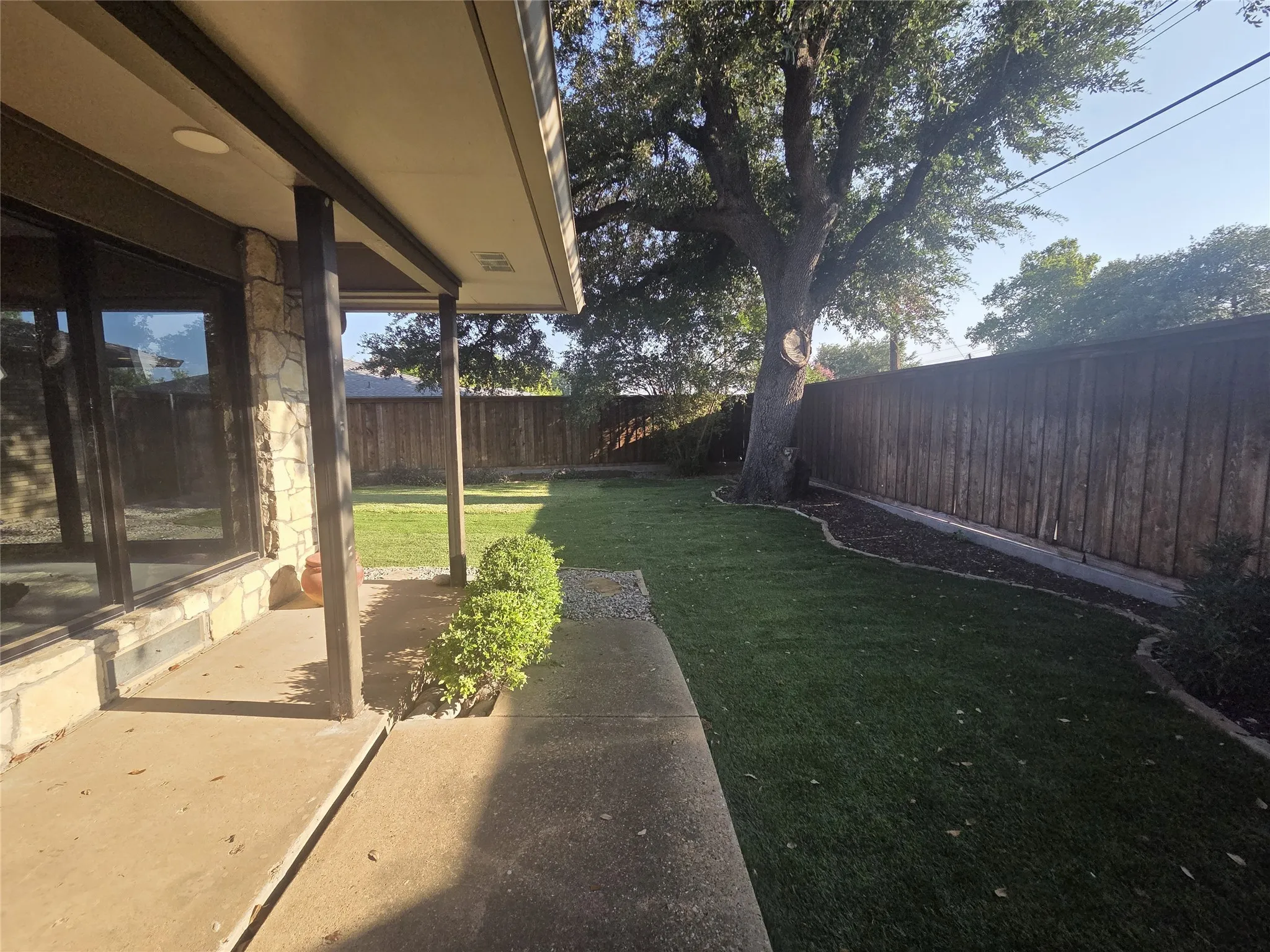 Single Family Residence For Rent in Dallas County , 9334 Hunters Creek Drive, Dallas, Texas 75243, 3 Bedroom, 2 Bathroom, 2 Garage spaces, 2,230 Sqft, built in 1969, mls#21348076, Real Estate Agent in Dallas, Homes For Rent in Dallas county, Homes For Rent in Dallas, Realtor in Dallas Texas, Real Estate Brokerage Independent Realty Texas, Luminita Cordes Realtor